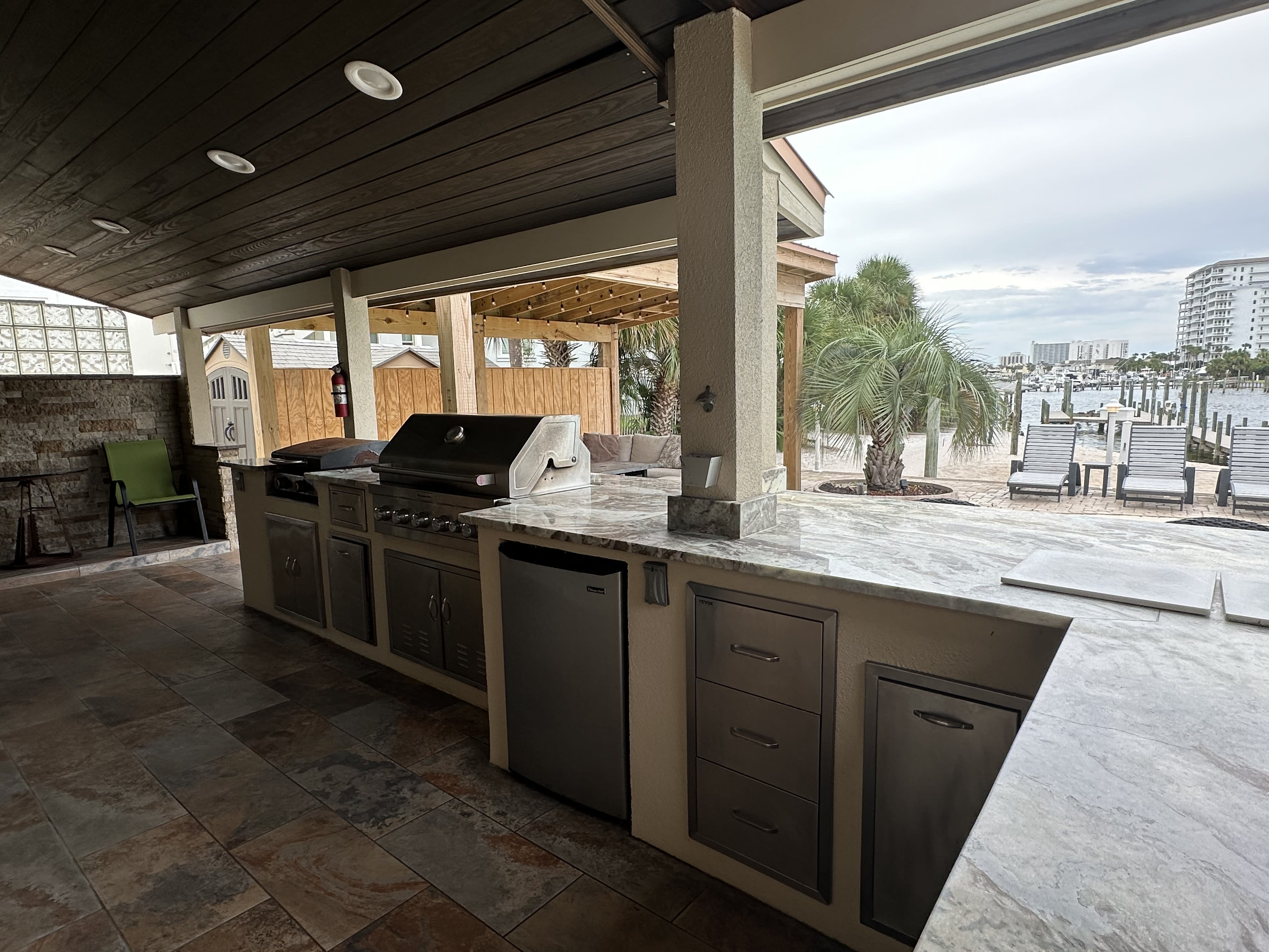 Pool Kitchen/Bar - 1 Habatchi Style + 1 Traditional Style BBQ, 65" TV &amp; Stereo  