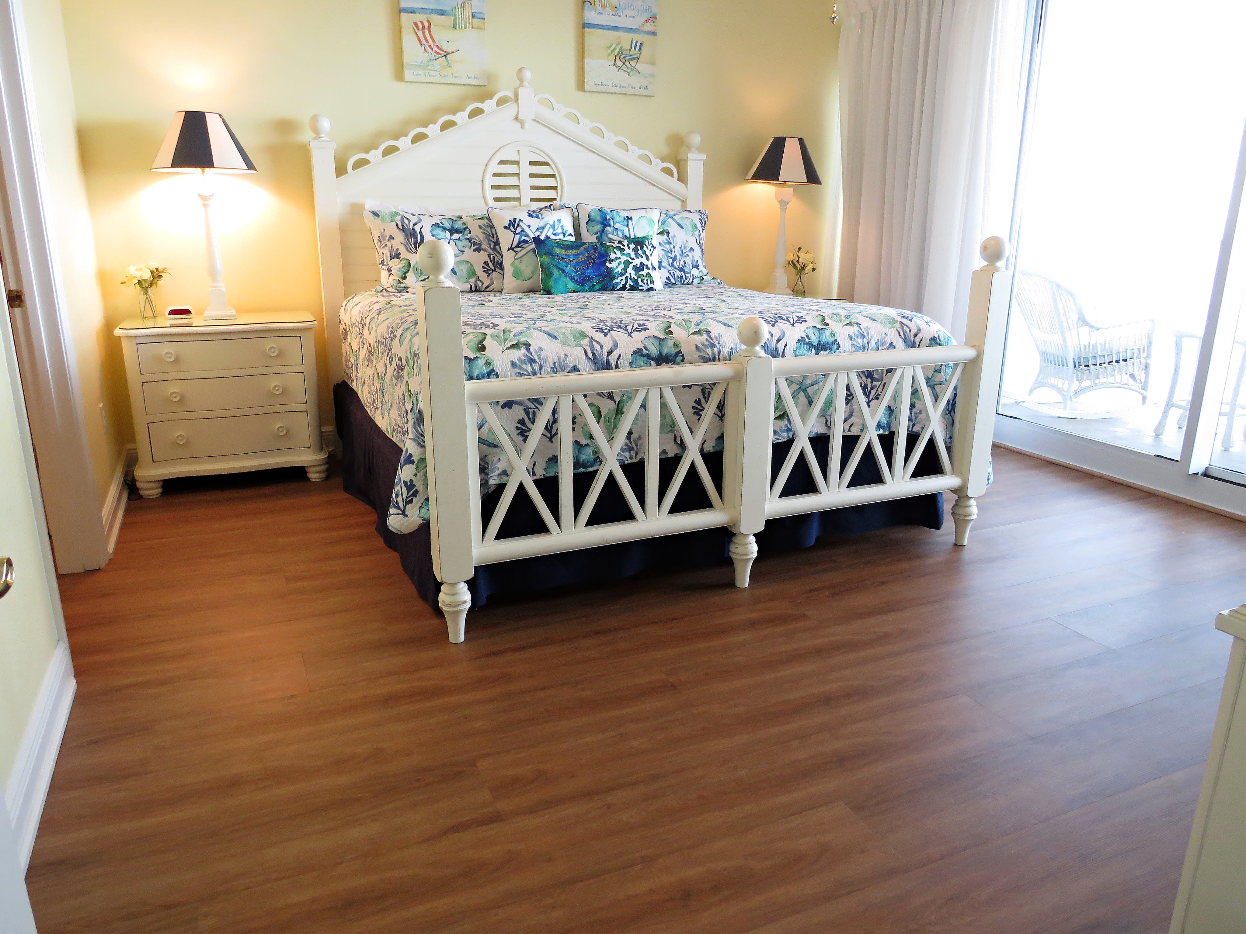 Gulf Front Master Bedroom With King Bed