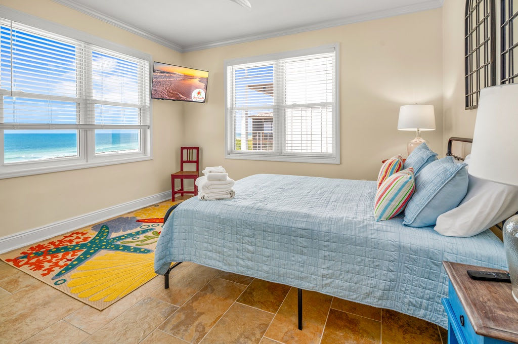 Upstairs Queen room with Gulf views
