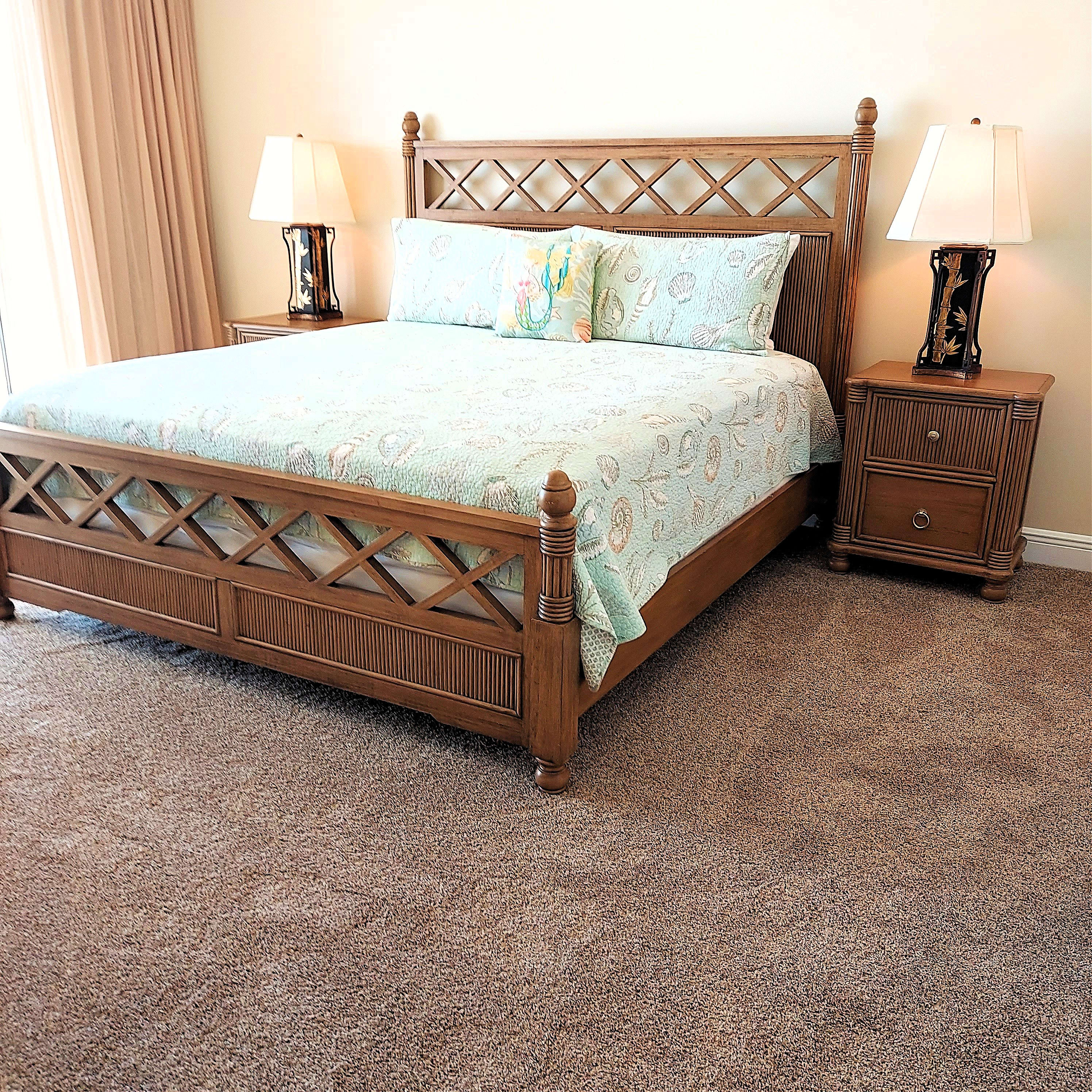 Gulf Front Master Bedroom With King Bed!