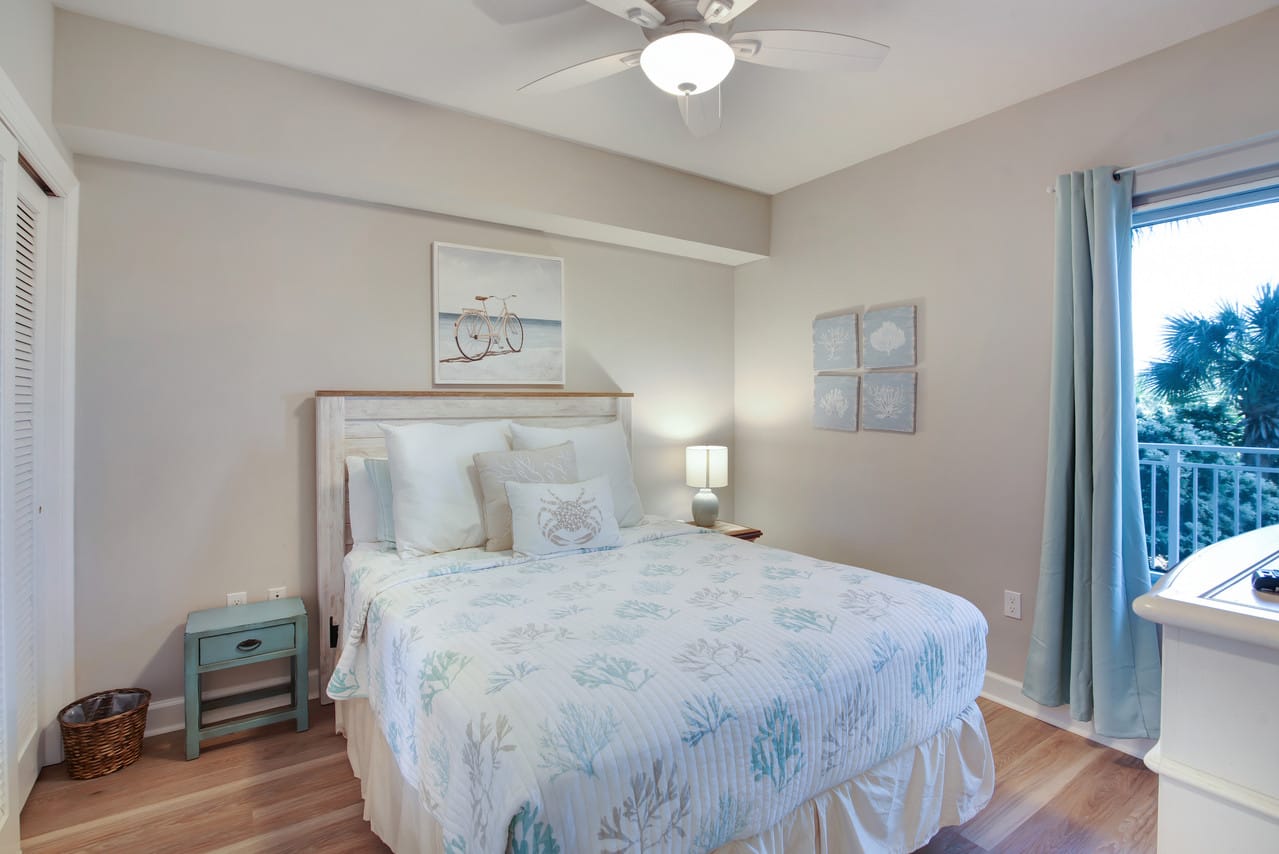 Bedroom with Queen Size Bedroom