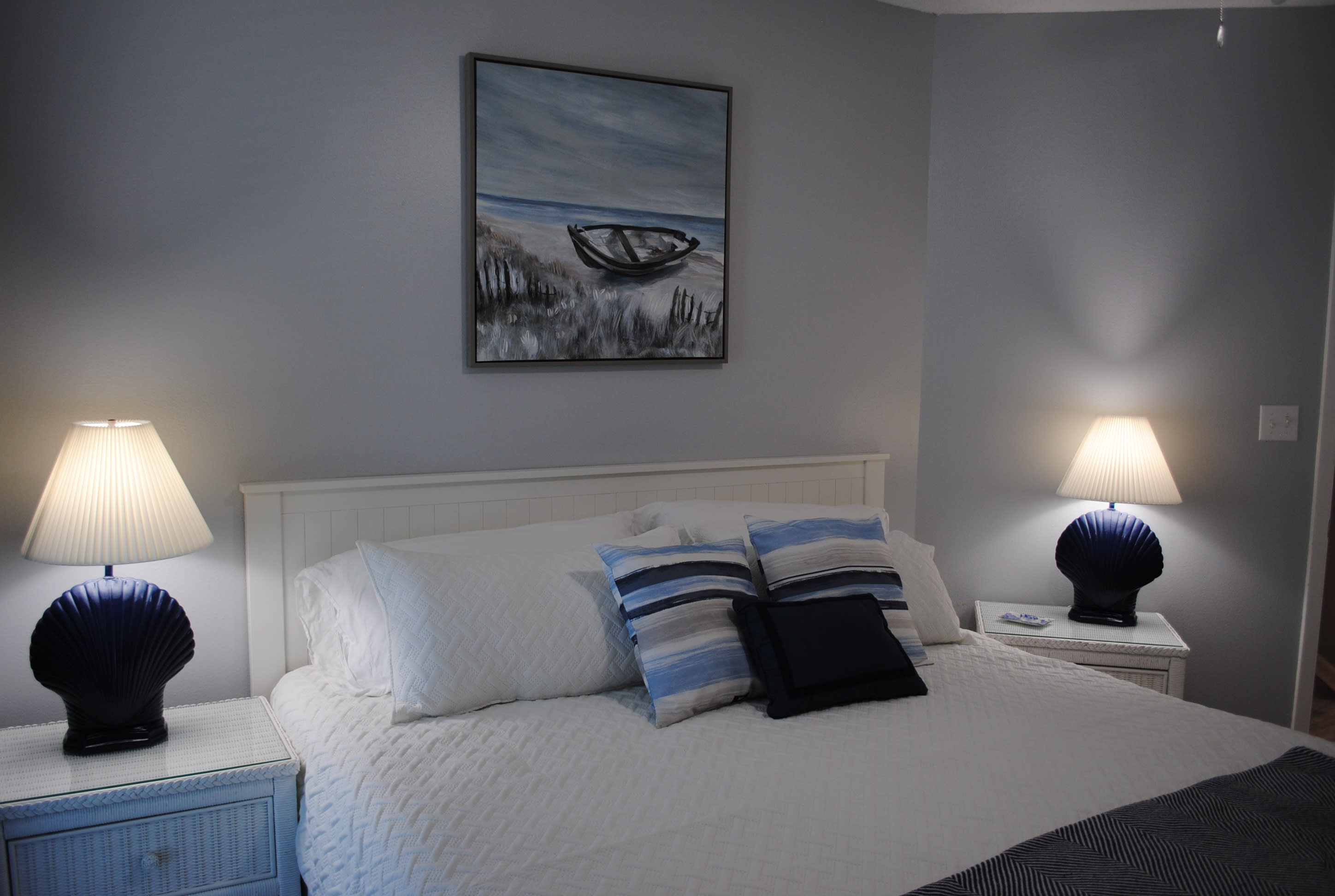 Guest bedroom-King bed