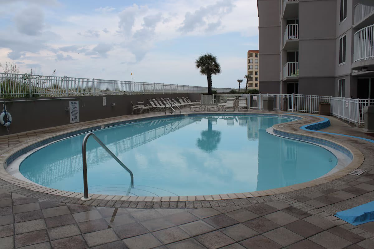 Island Princess pool