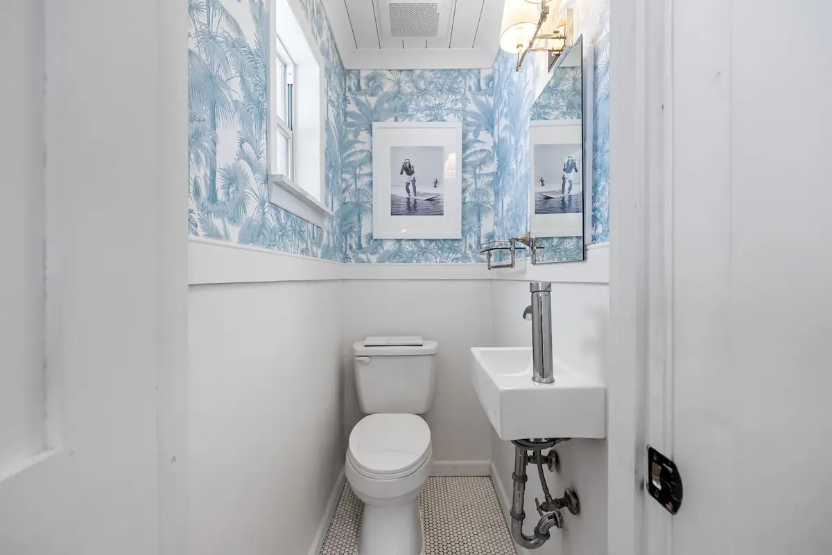 Quaint 1/2 bath off of Master bedroom