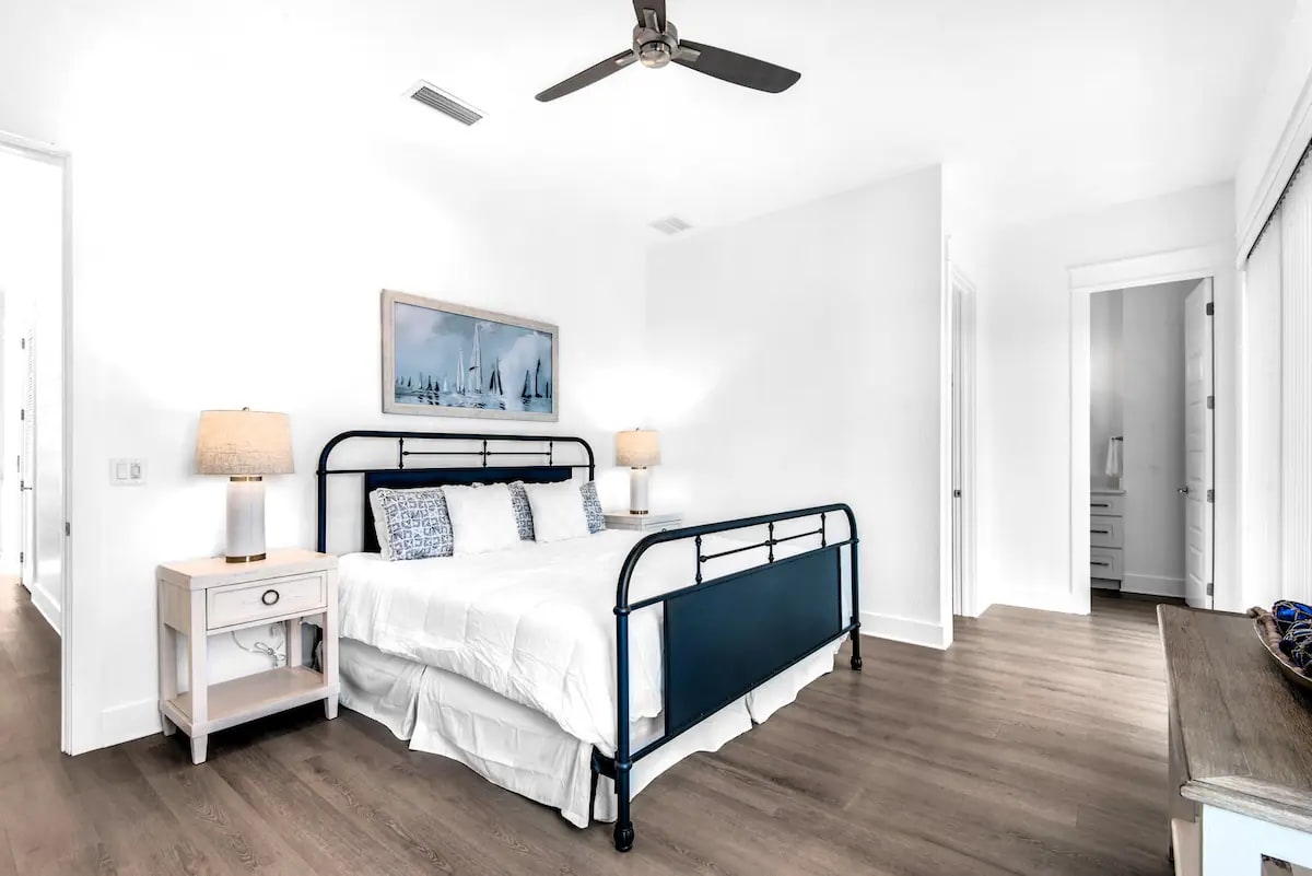 Horizon-22 Bedroom 1 Pic1: 2nd floor. King bedroom with private bath (sleeps 2)