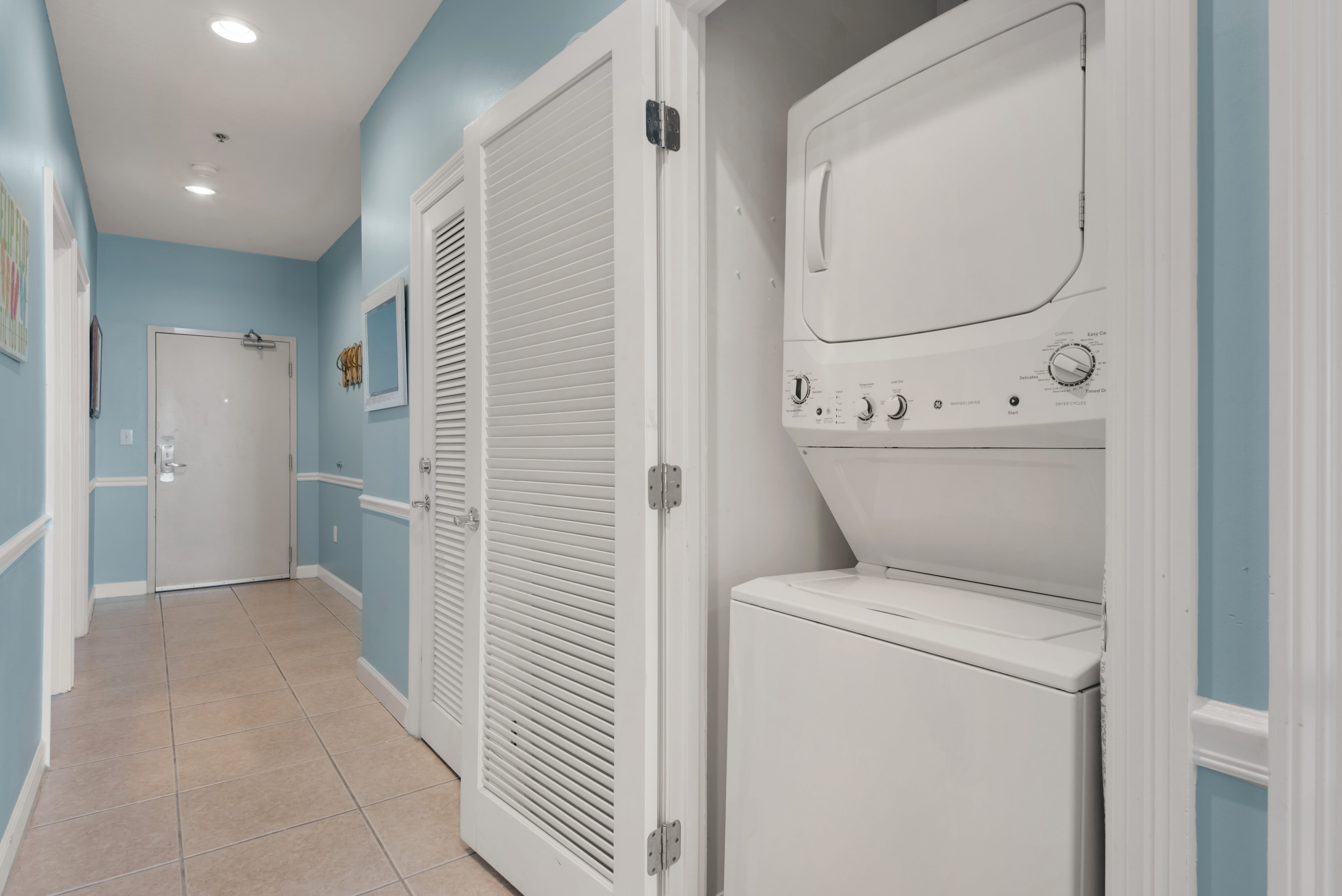 In unit washer/dryer makes doing laundry easy!