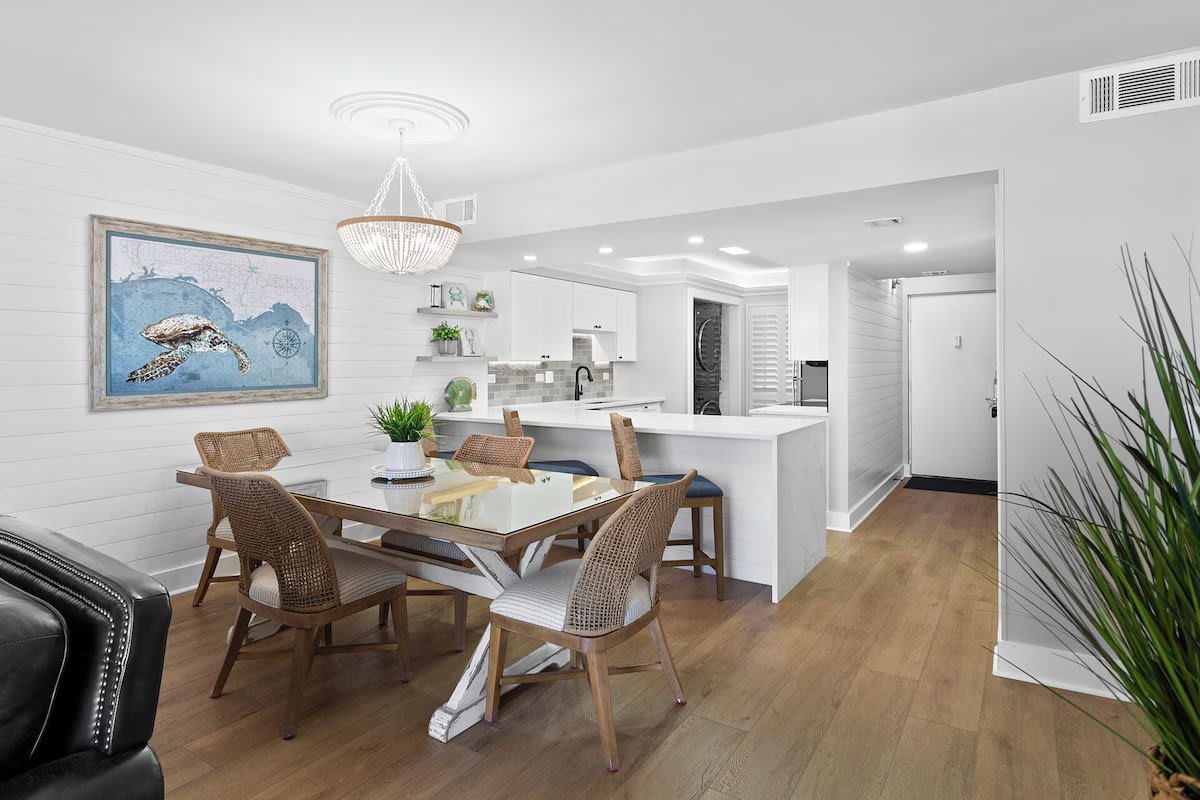 03-Mainsail-162-Dining