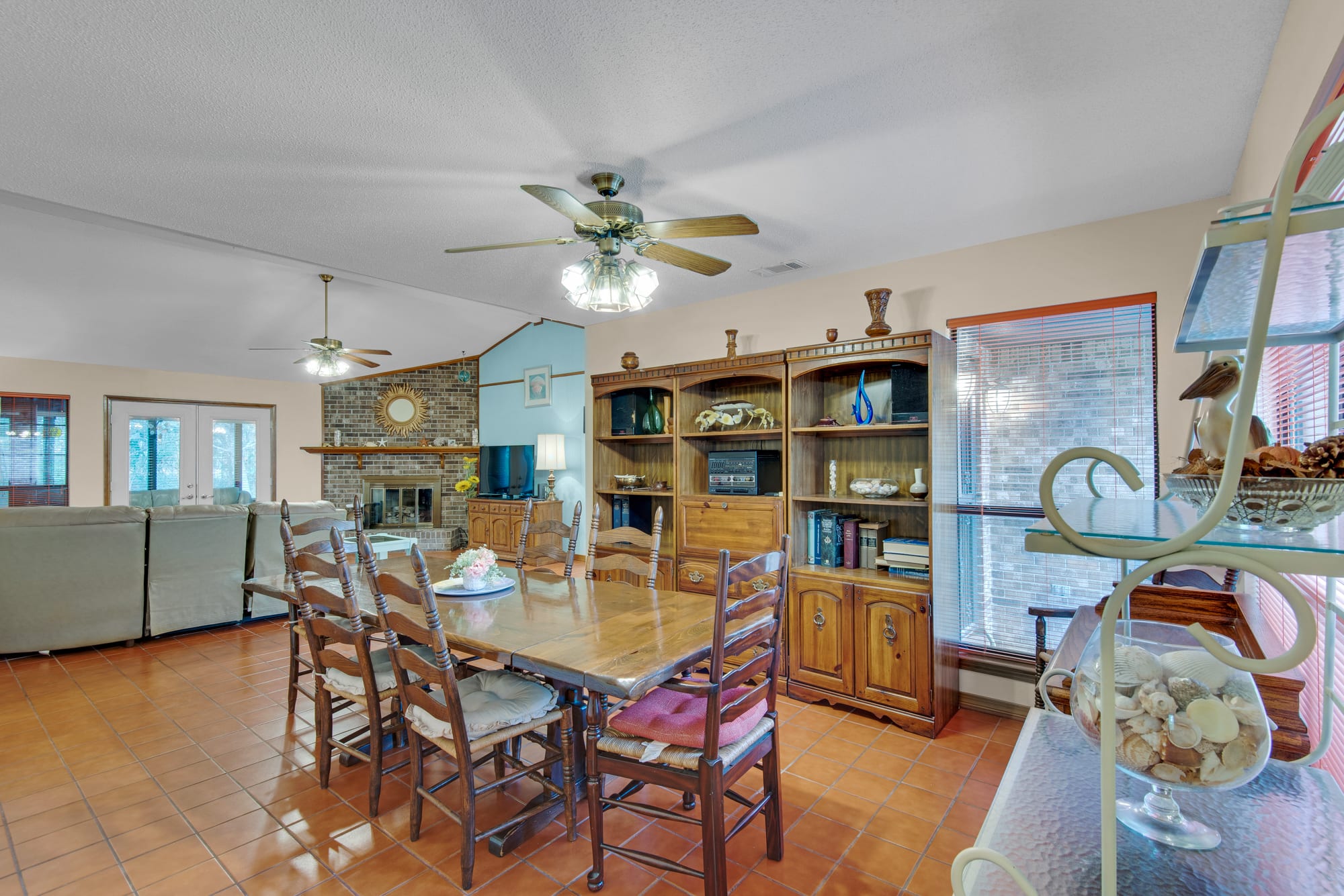 Large open dining area to enjoy a family dinner or game night
