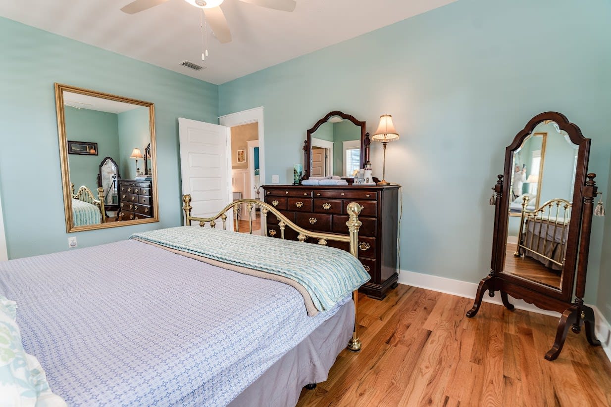 This 1 of the 2 King rooms on middle level has beveled mirrors &amp; YouTube TV!