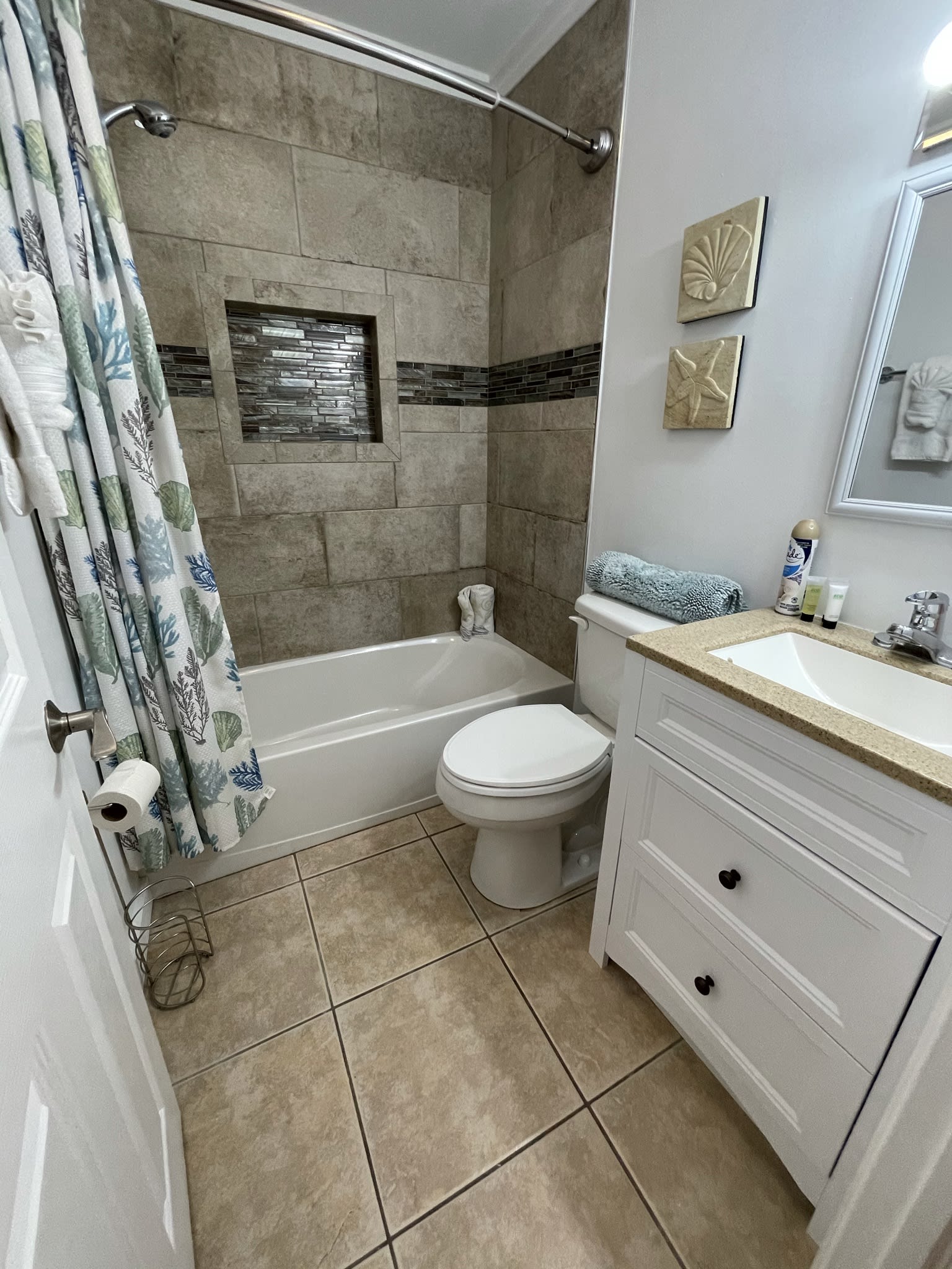 Upper level recently remodeled hall bath outside Front Queen Bedroom