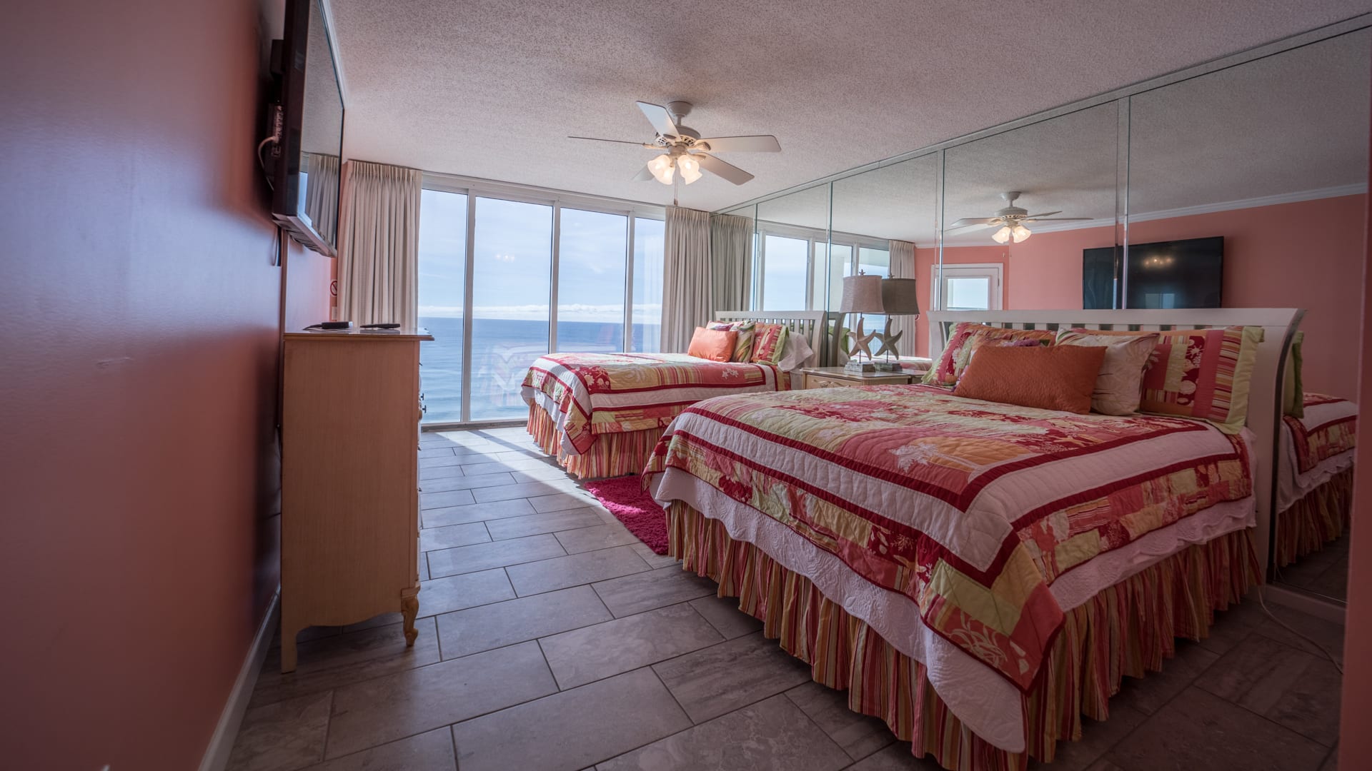 5 min walk to Pineapple Willy's, 8 min walk to Super Walmart &amp; Liquor store