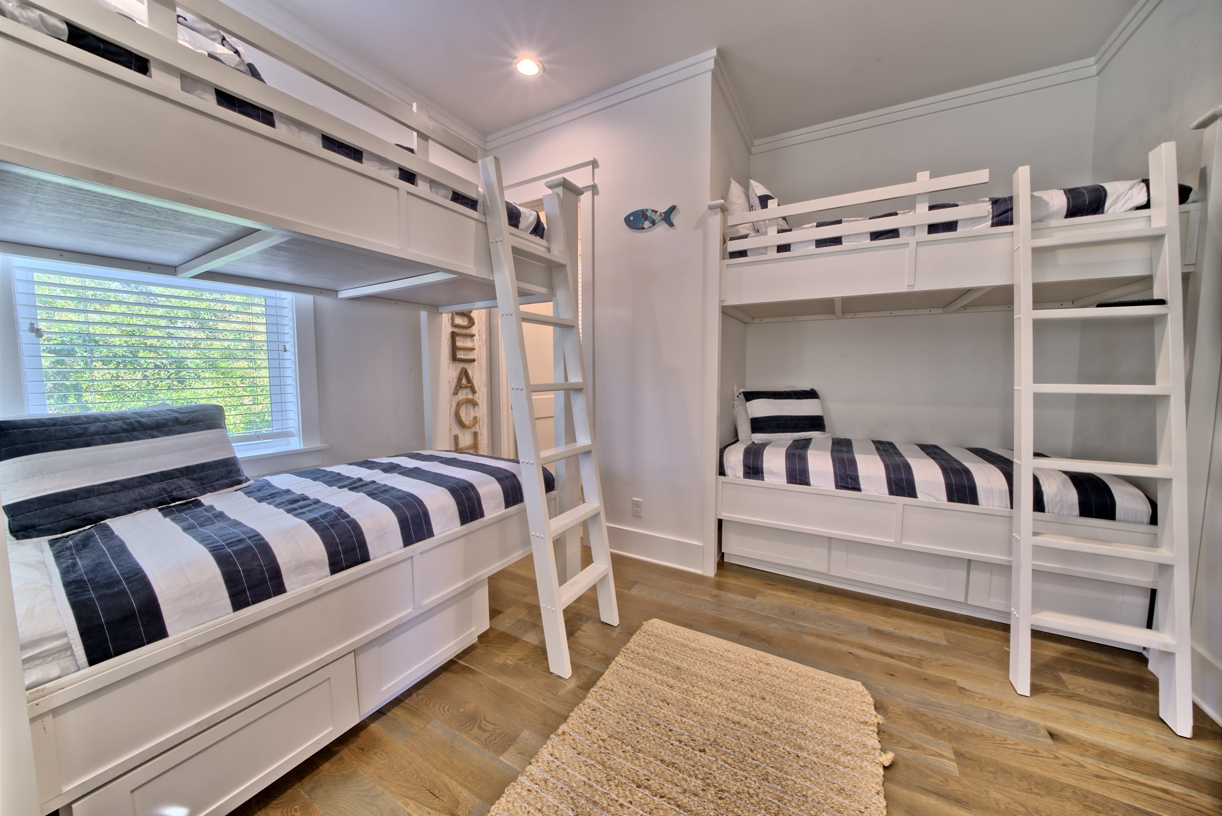 2ND FLOOR BUNK ROOM - SLEEPS 6 - 3 SETS OF BUNKS