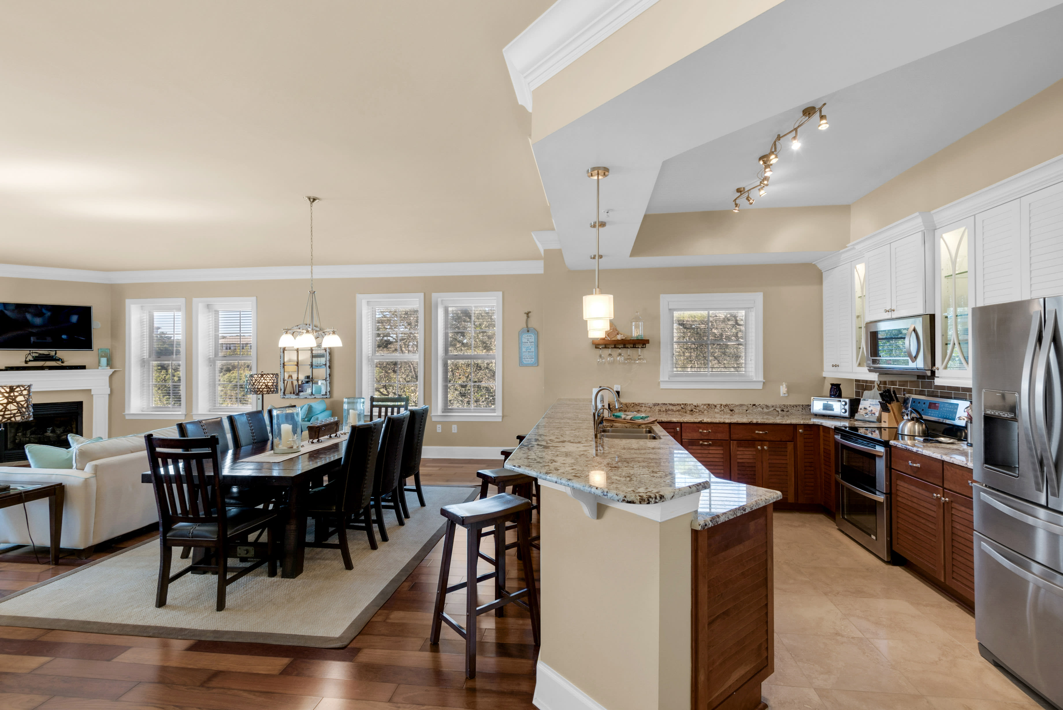 Fully stocked kitchen with all the gadgets and seating for 4 at the bar
