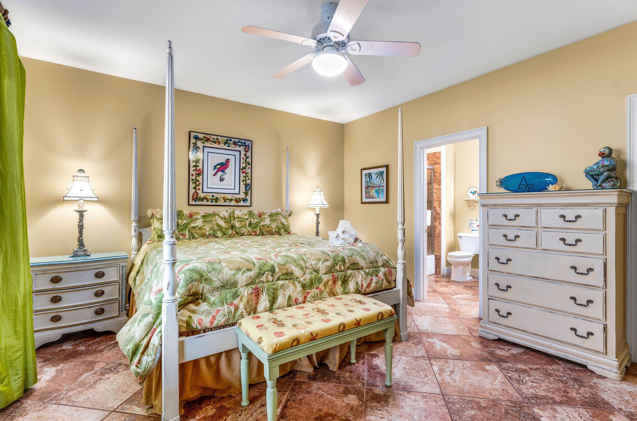 Master Facing the Beach with King Bed