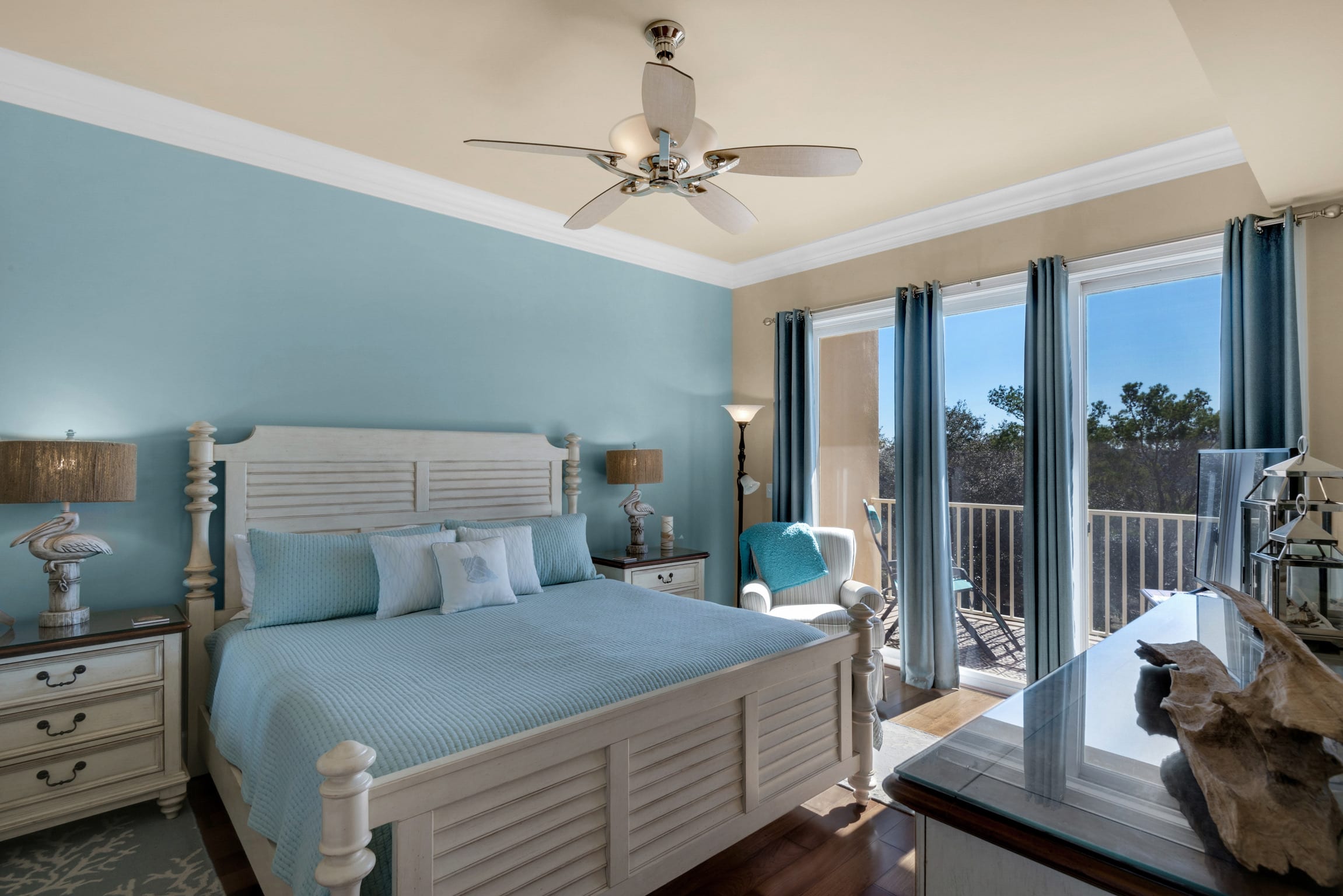 Access your large balcony from the Master bedroom which overlook the lake