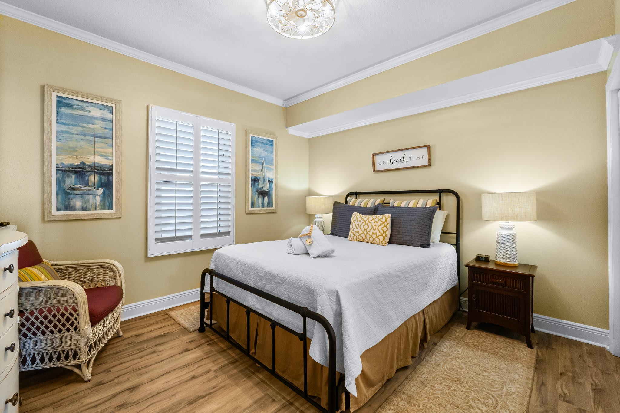 Primary Bedroom with queen size bliss