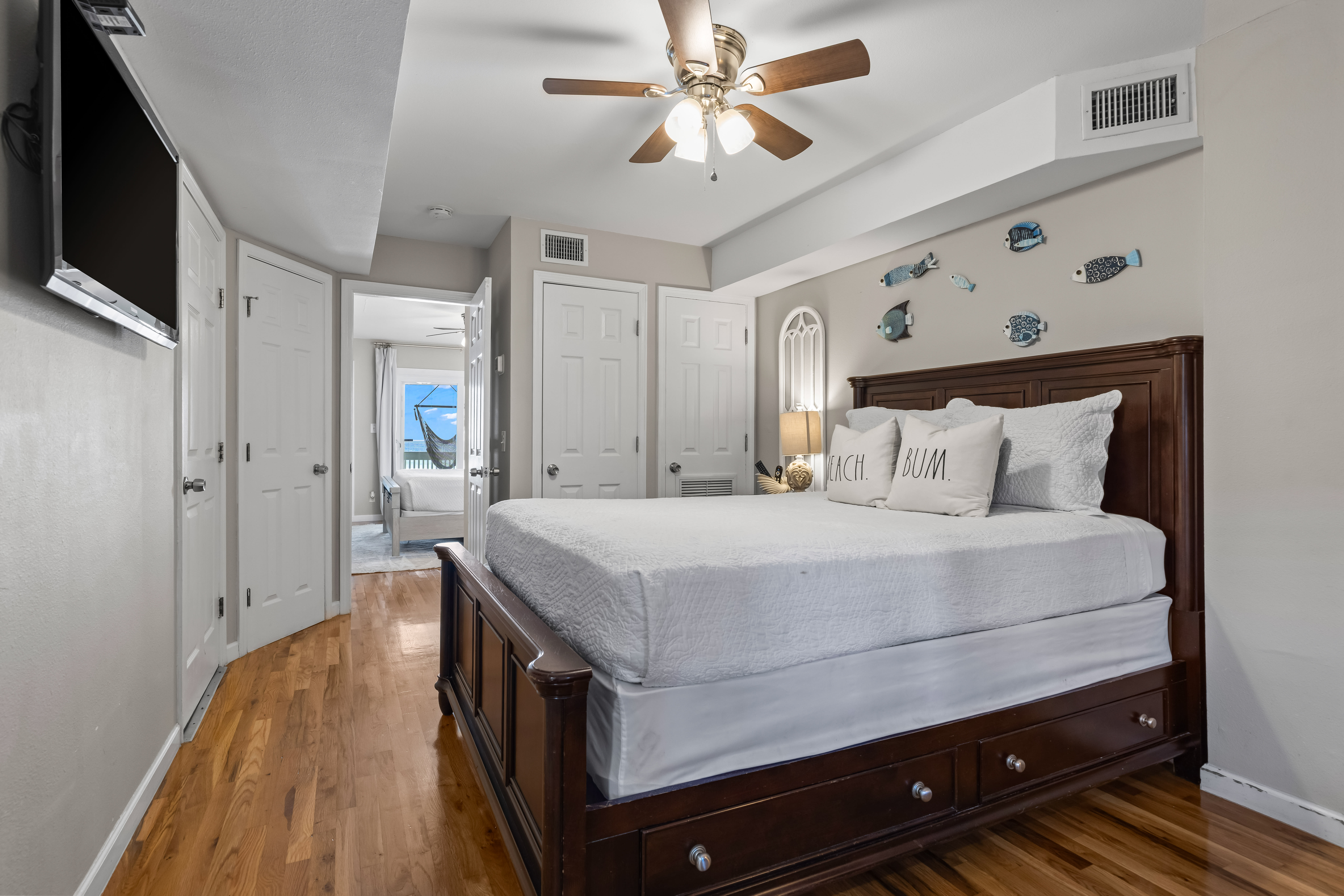 Lower Roadside Bedroom with a Queen Bed and a Full/Full Bunkbeds with trundle