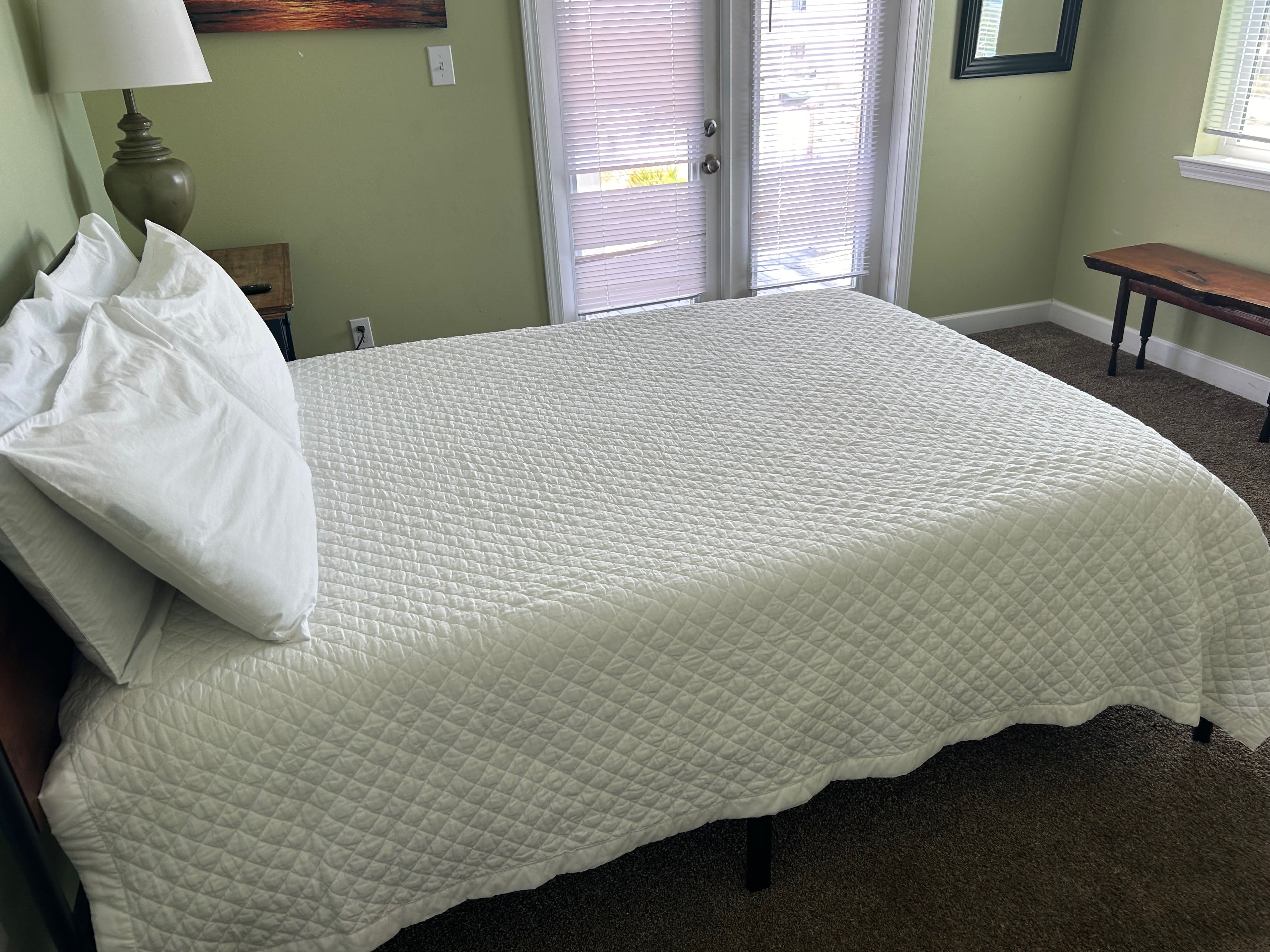 Queen with balcony overlooking Gulf