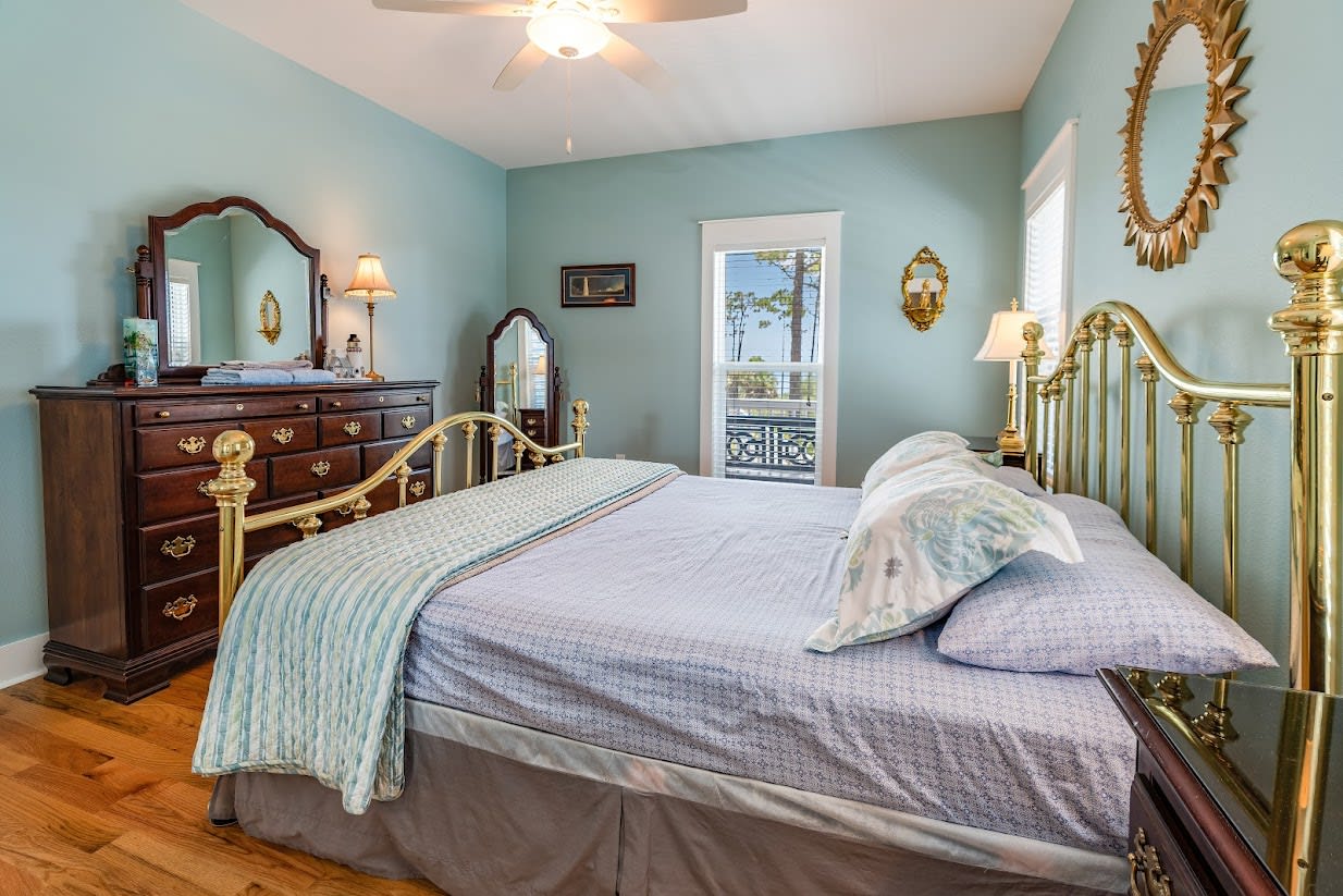 This one of the 2 King rooms on the middle level. Both now have TV's with YouTube TV.