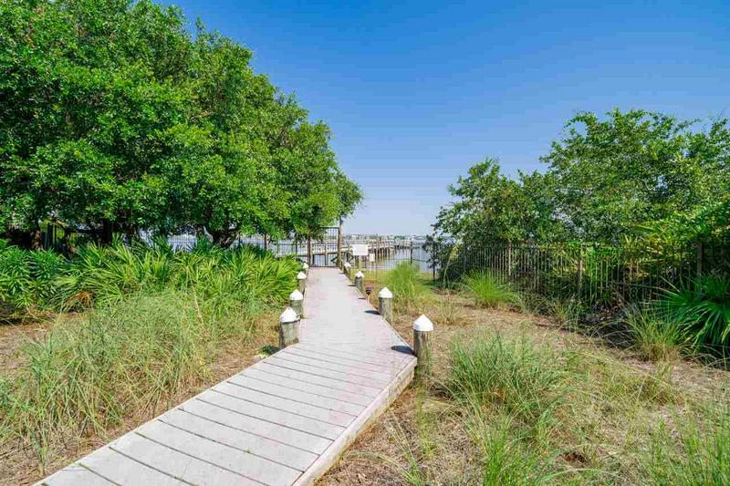 Path to the river. Anybody else seeing Huck Finn in their mind's eye?