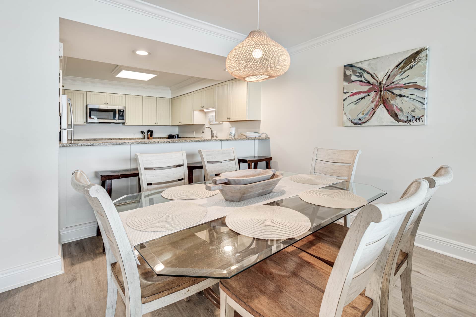 Dining for 6 at the table...