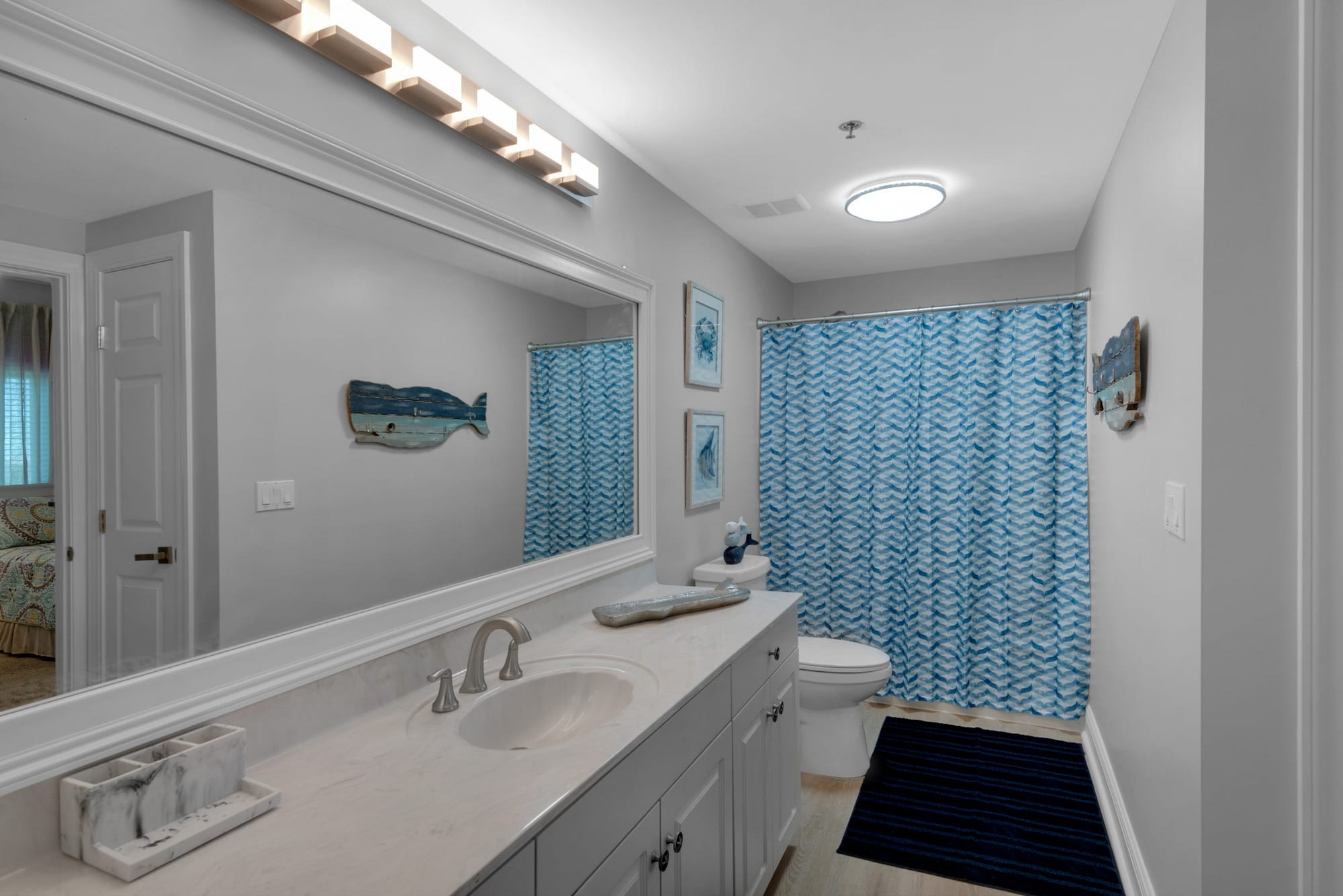 Guest bath room with tub shower combo