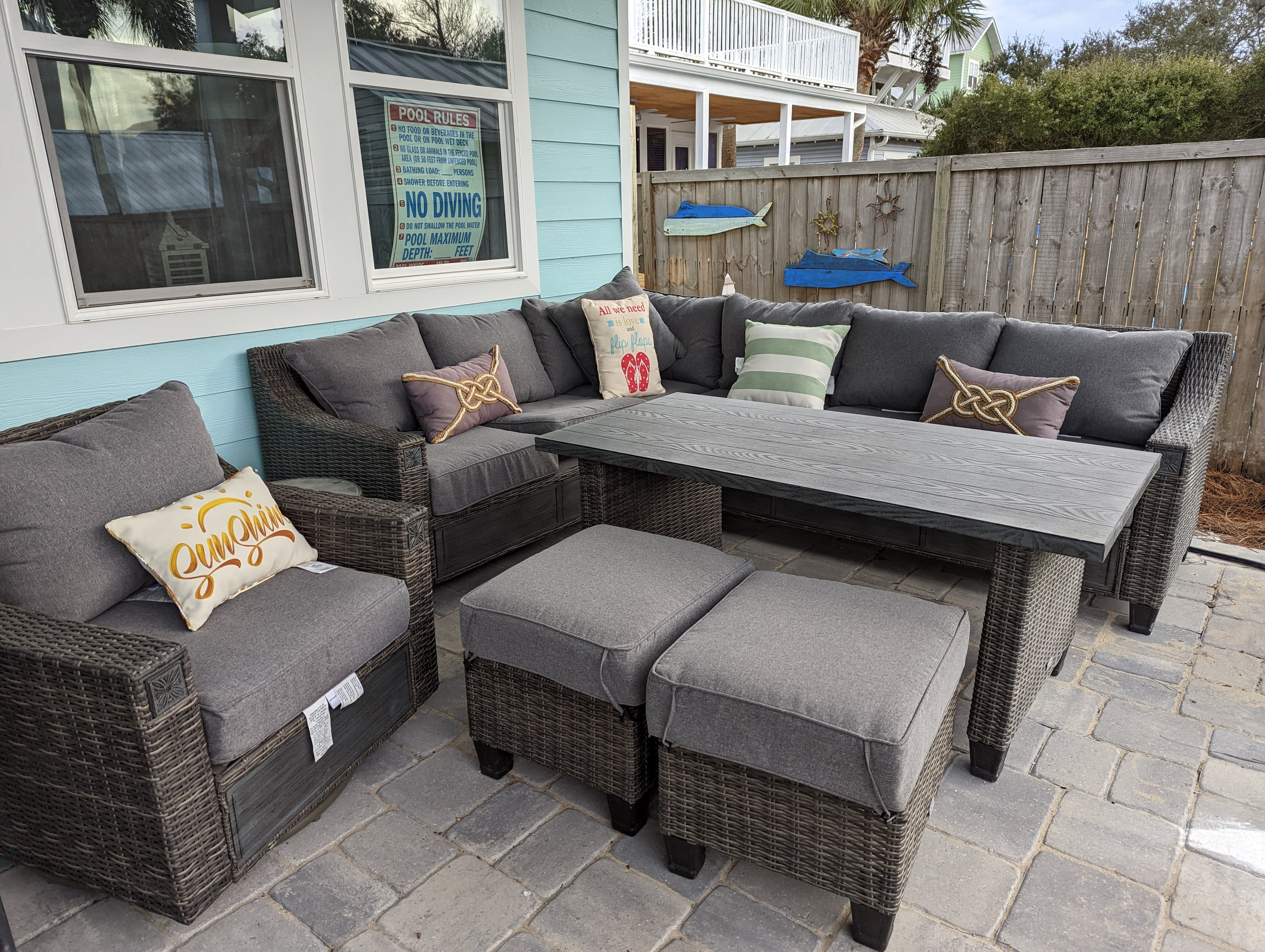 Shaded lanai to read, catch up and relax Shaded lanai to read, catch up and relax