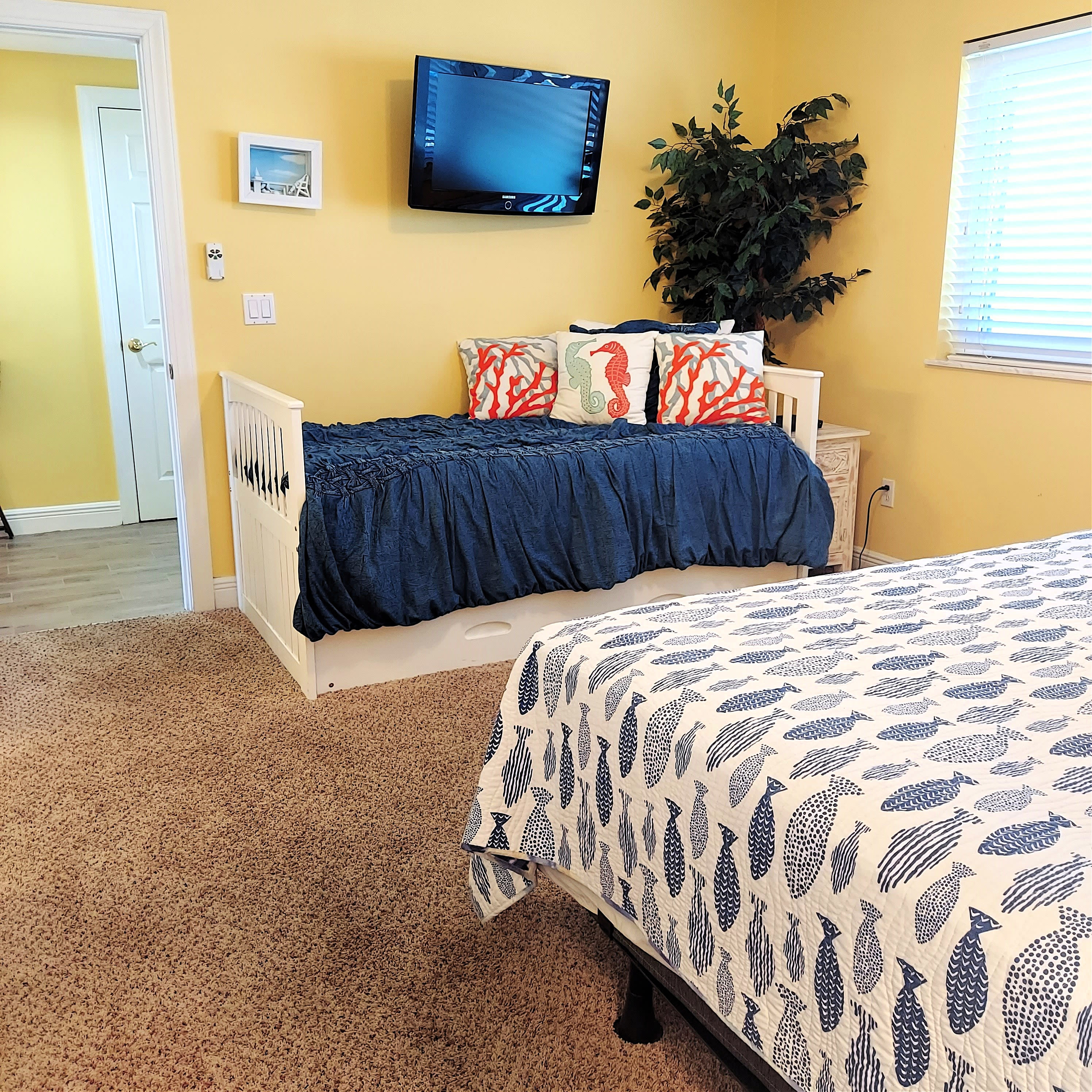 Guest Bedroom TV - King Bed and 2 Twins (daybed w/trundle)