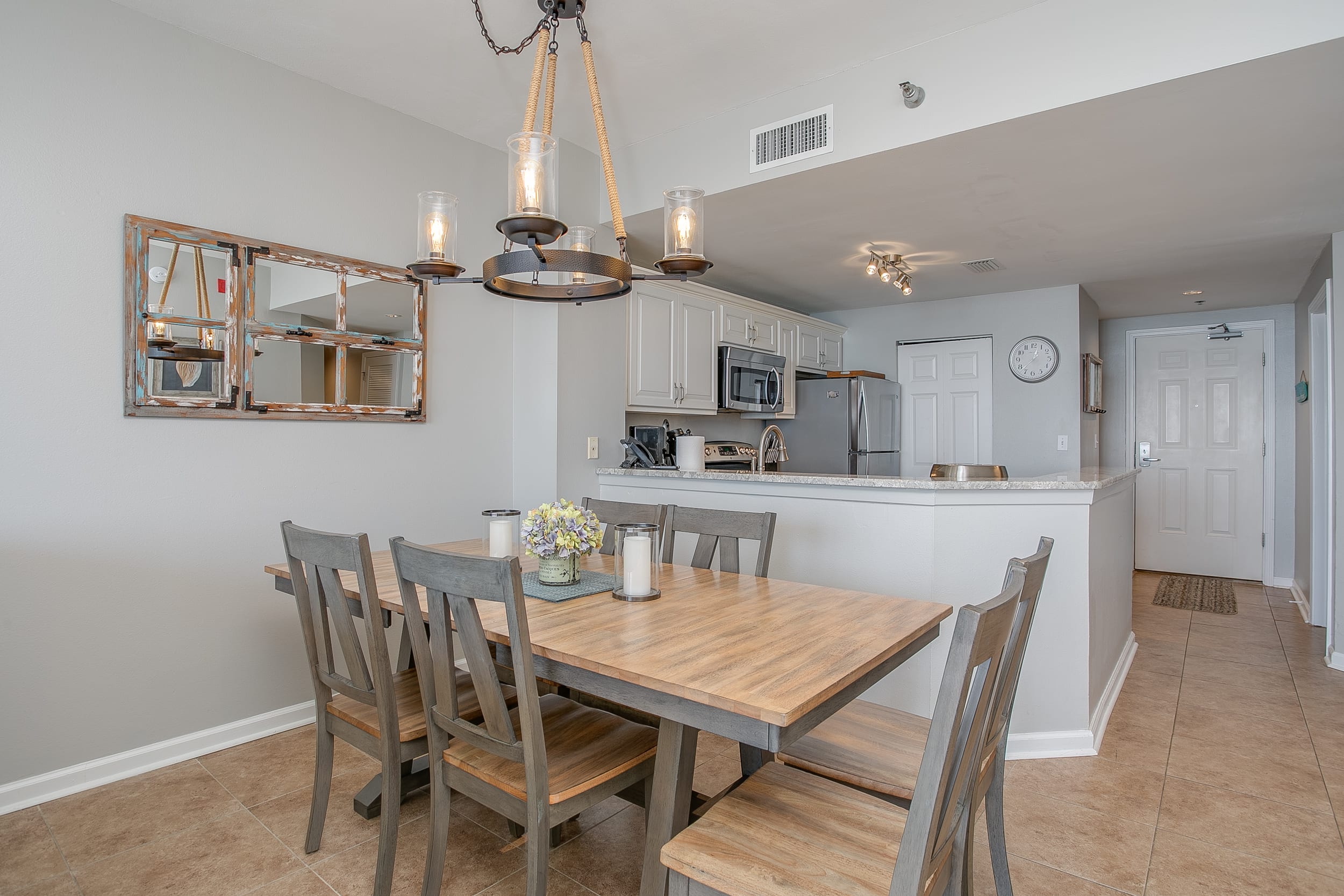 Dining Area (seats 6) and Kitchen