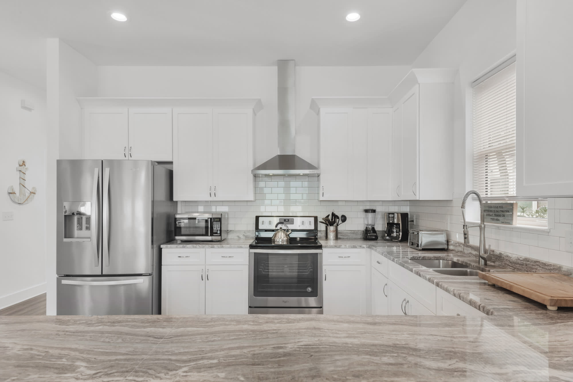 Stainless steel appliances with tons of counter space