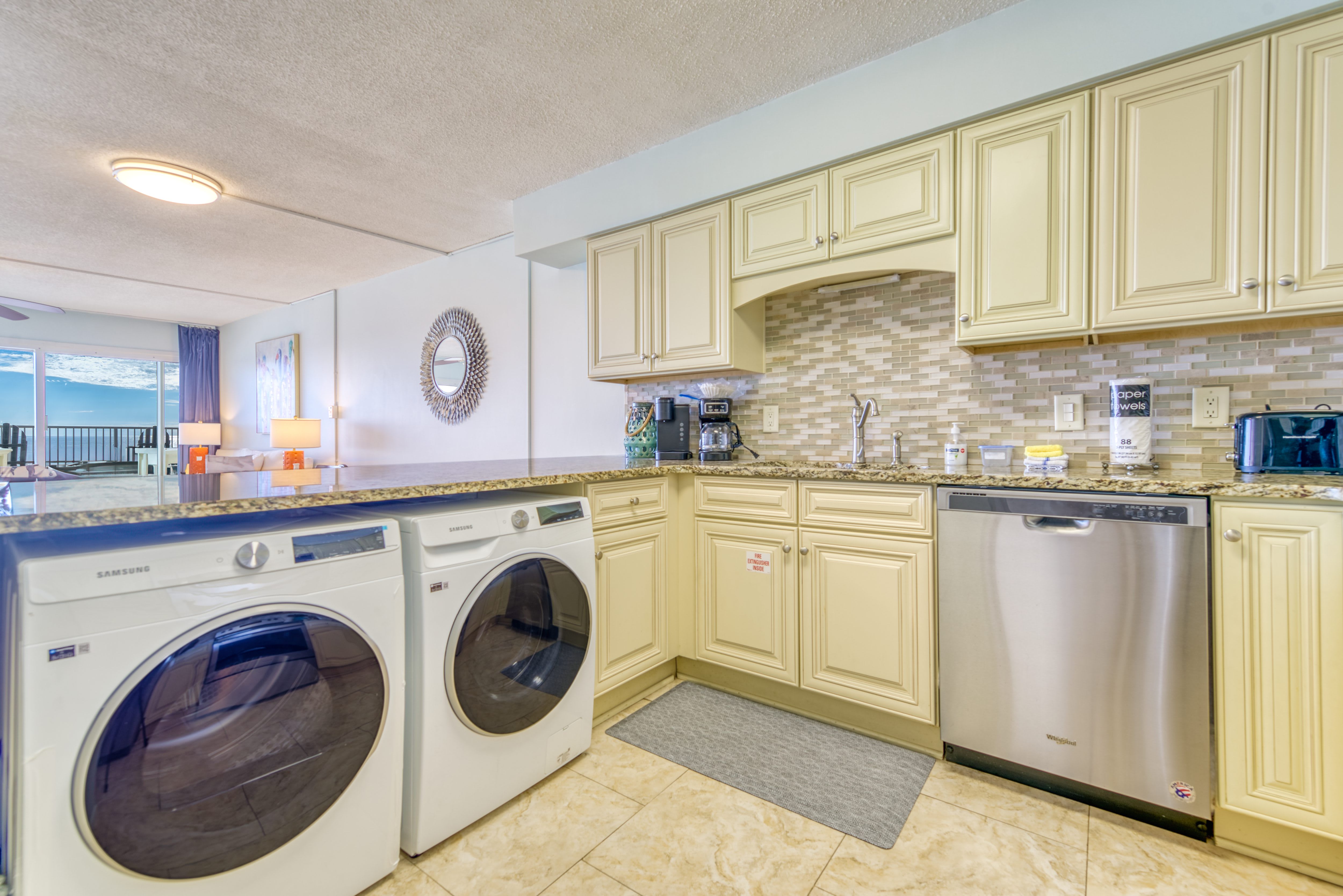 Fully equipped kitchen, perfect for home-cooked meals by the beach!
