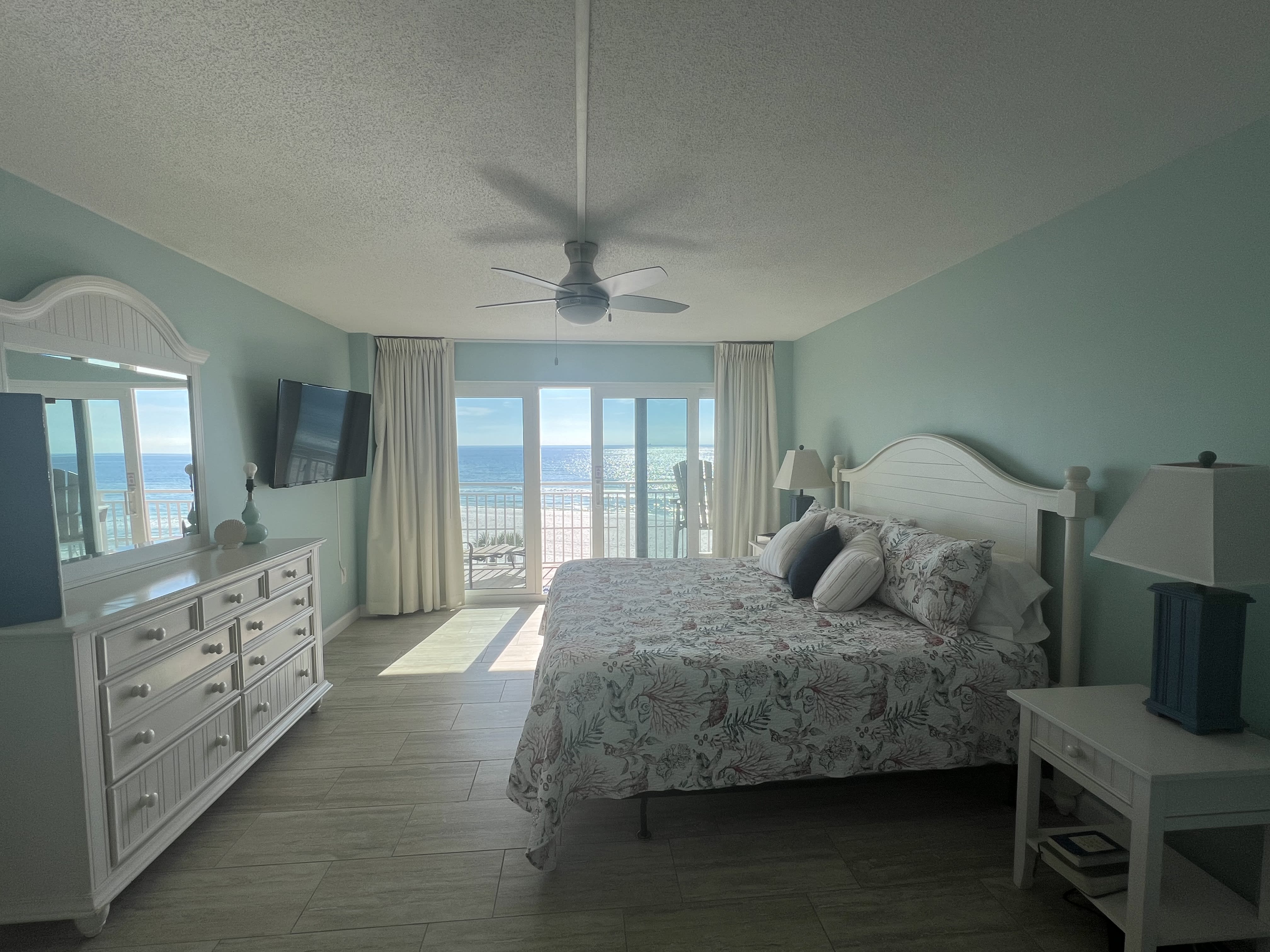 Master Bed Room King Bed - Amazing Views!