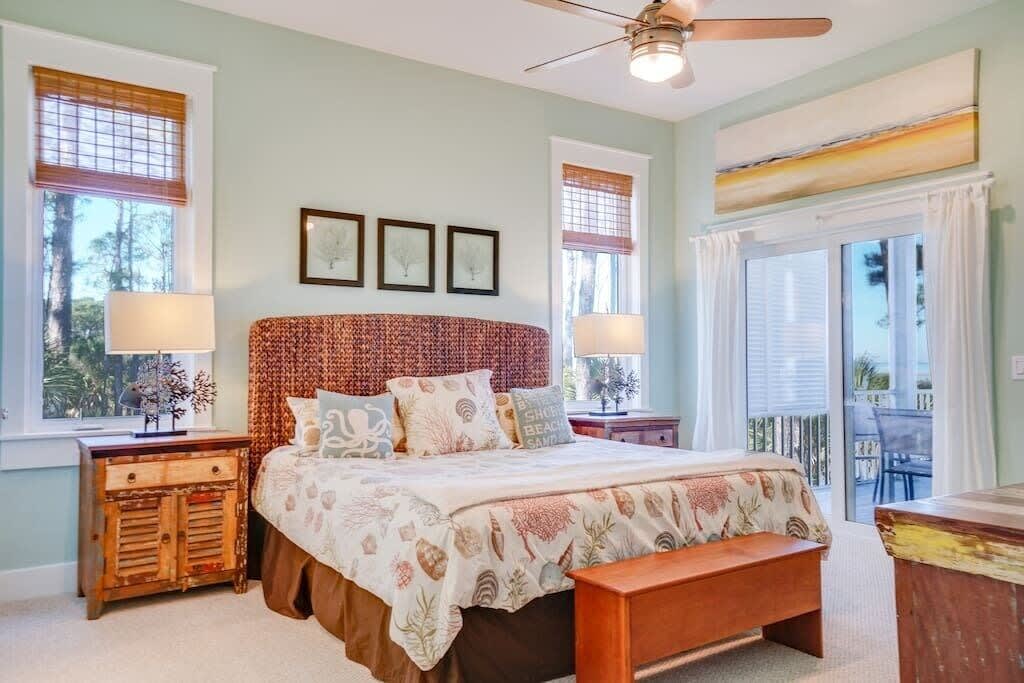 Master suite. Carpeted, natural lighting, private access to the screened-in porch. Bay breezes! King Bed