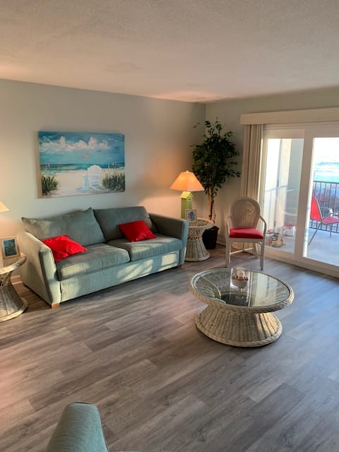 Beautifully updated livingroom