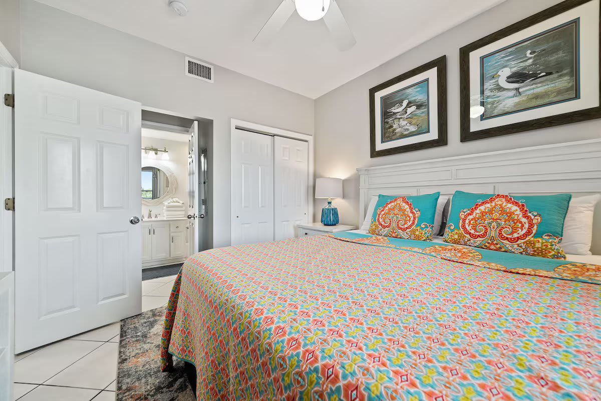 2nd Bedroom with direct access to Guest Bathroom