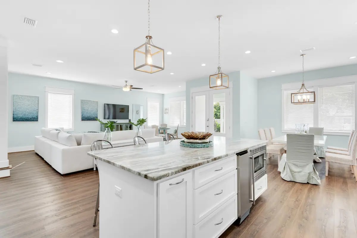 Breeze-10 Large open floor plan enables the family chef to spend quality time with the family while creating their gourmet masterpiece.