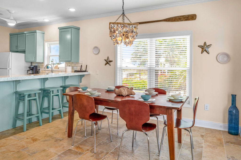 Dining room seating for 6 with additional bar seating for 3