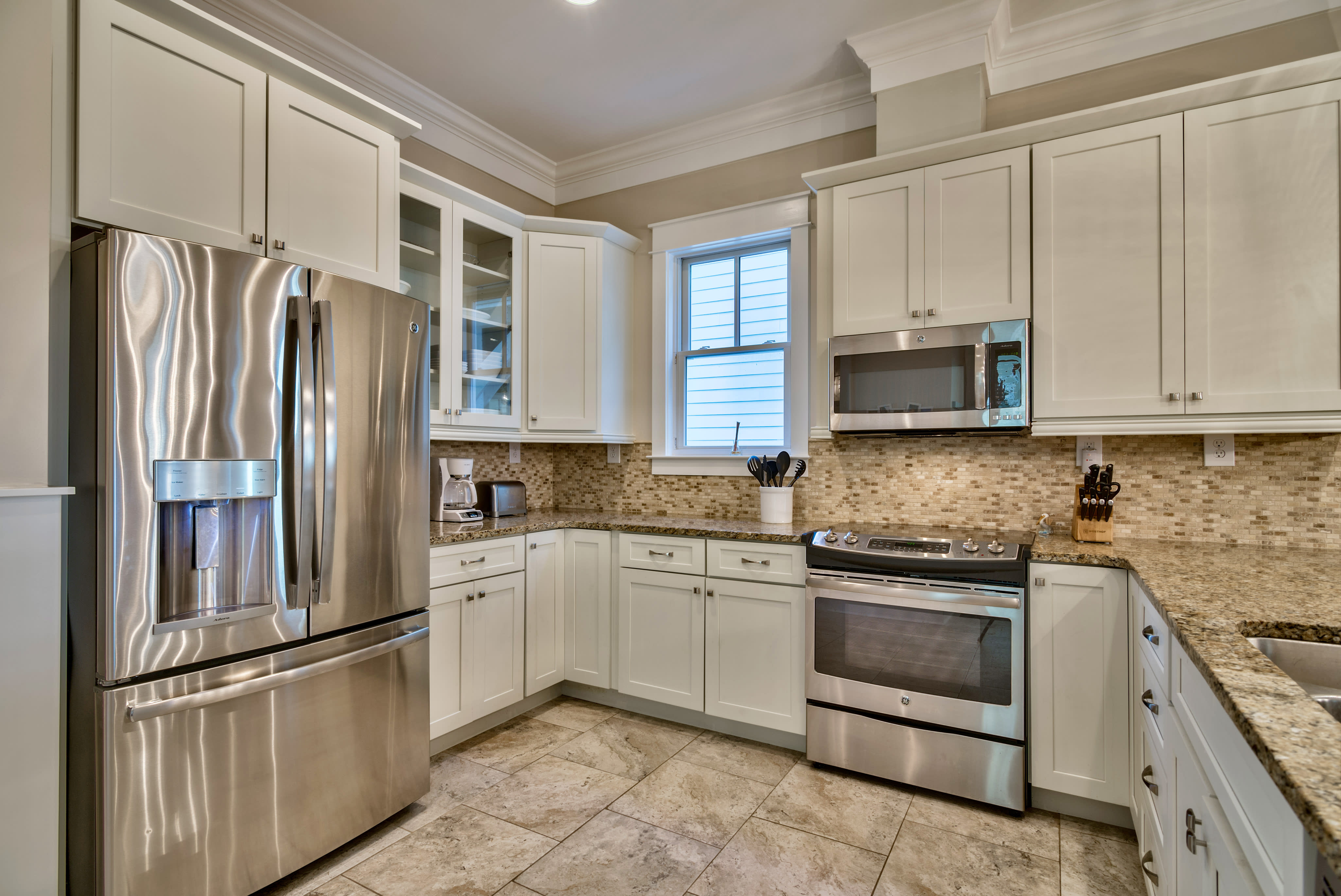 Spacious fully equipped kitchen perfect for preparing family meals!