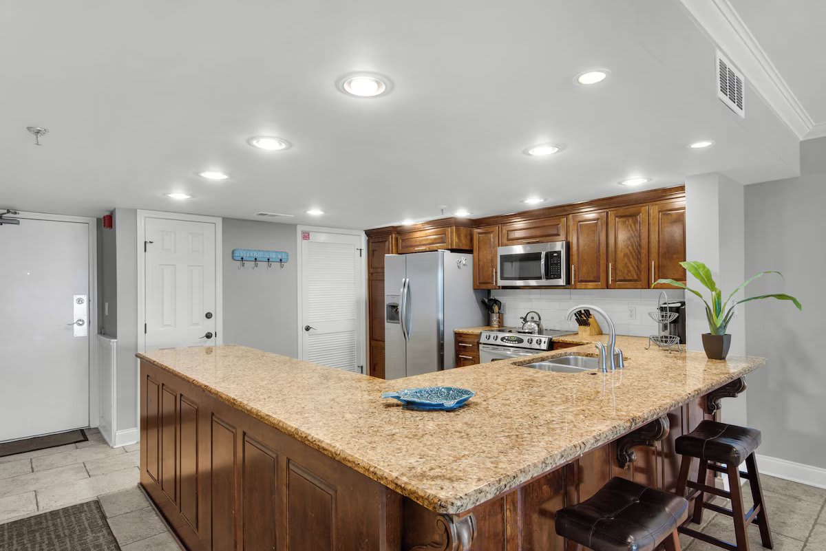 Eat at bar and large prep and serve area