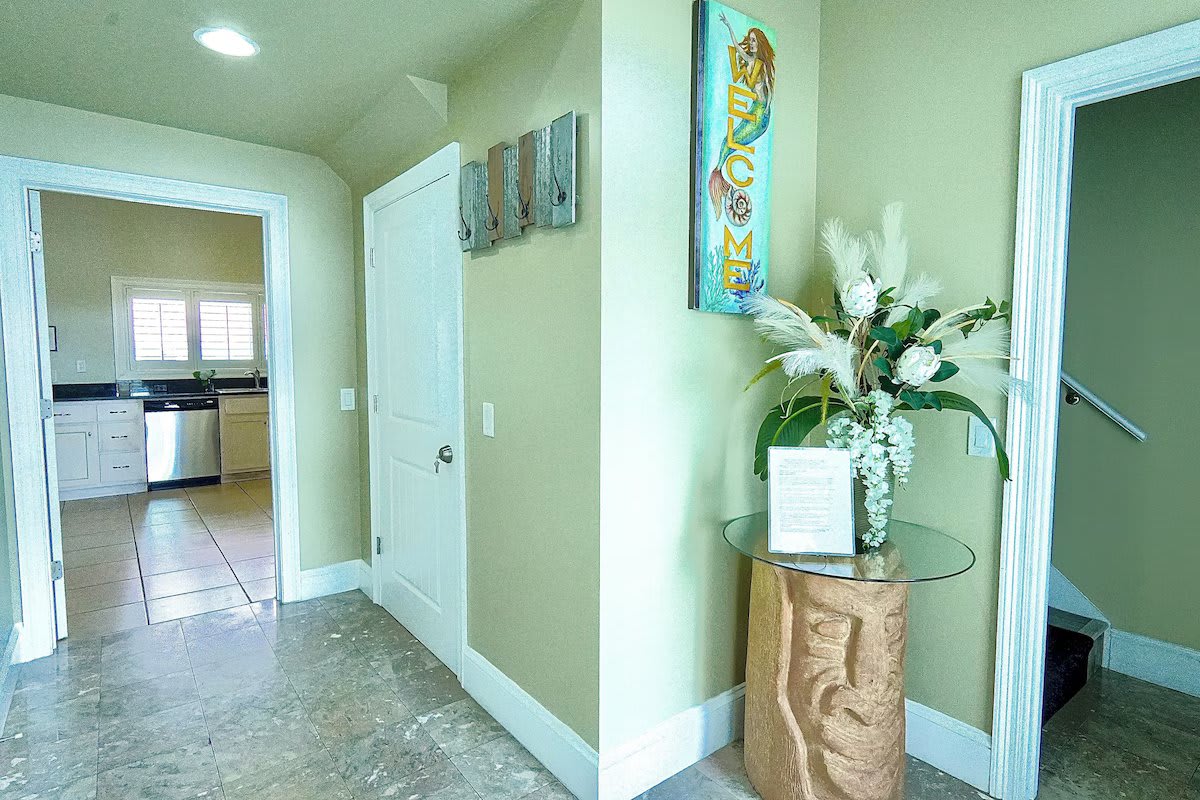 Main entrance hallway, first floor