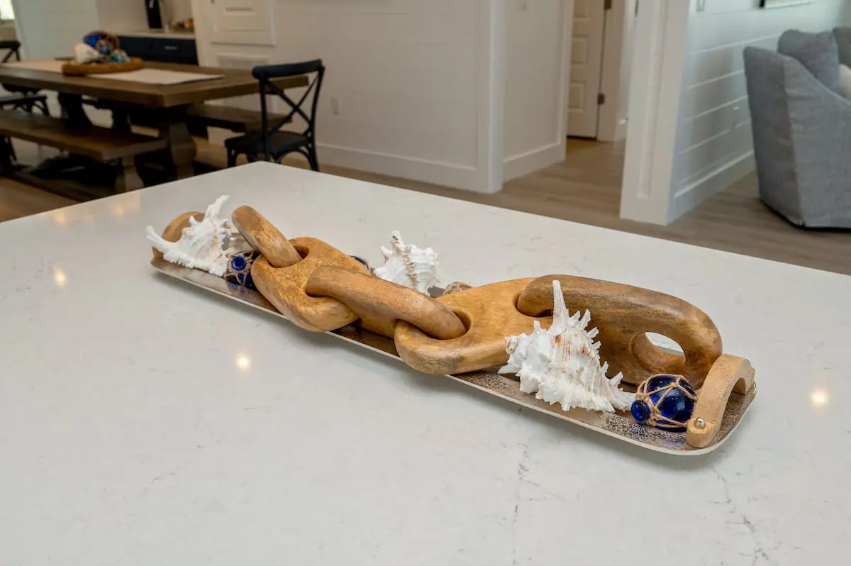 Mariner-21 Not a plain-Jane rental. Mariner features designer upgrades throughout.