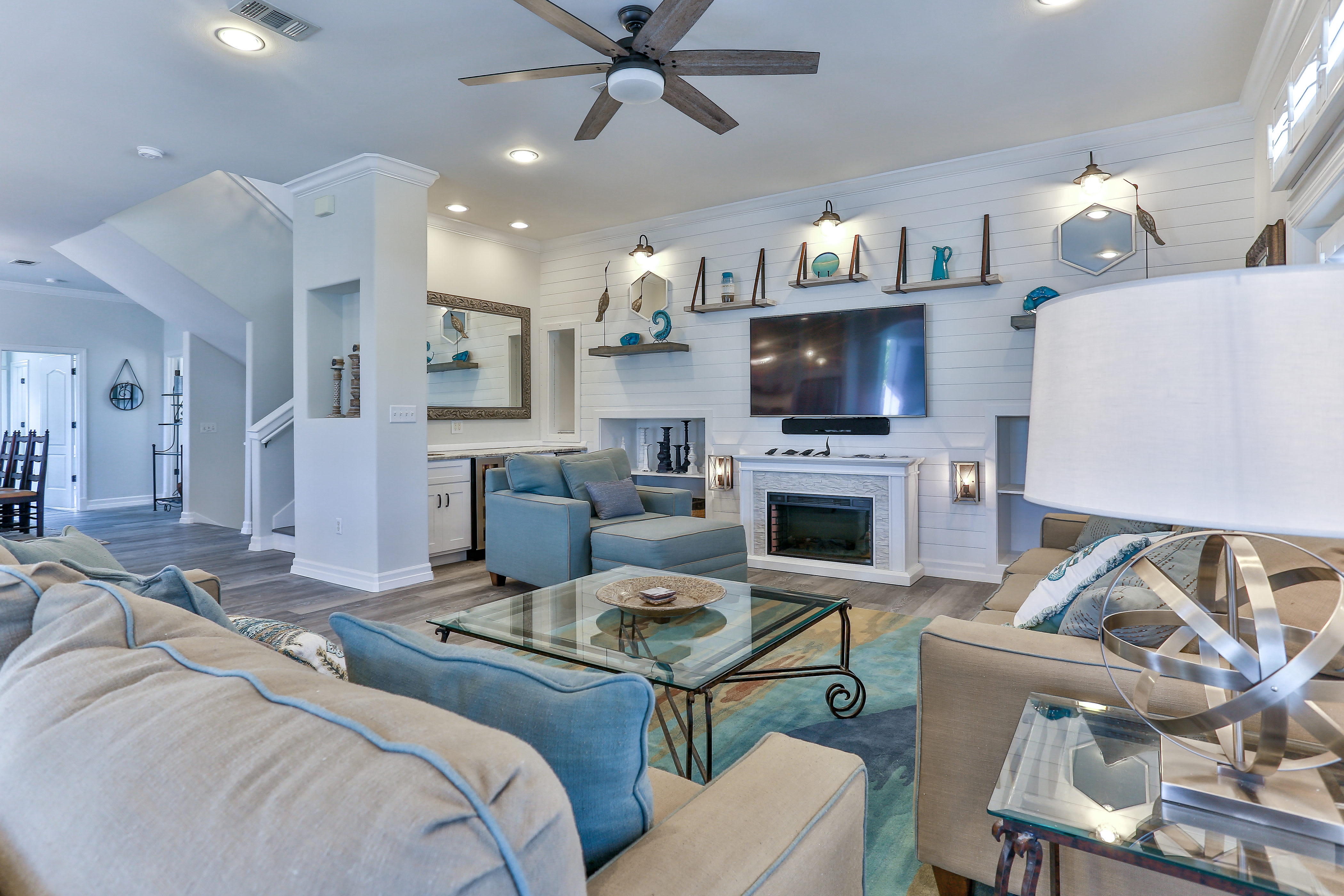 Wet bar has beverage center for wine and beer, KitchenAid ice maker