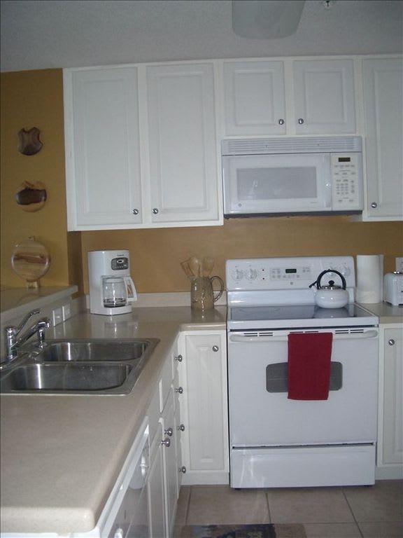 kitchen with full amenities