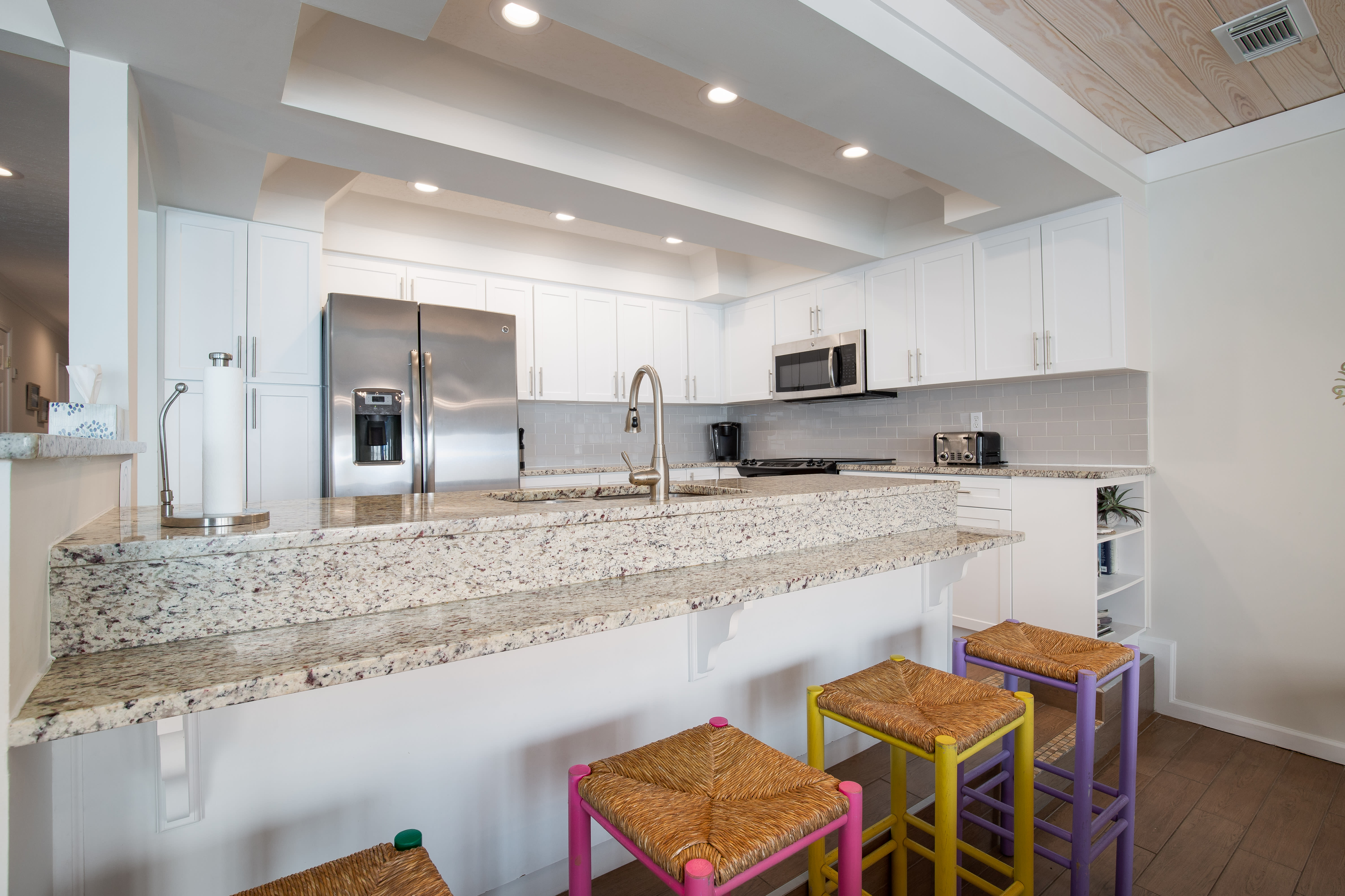 Seating for 4 at the bar