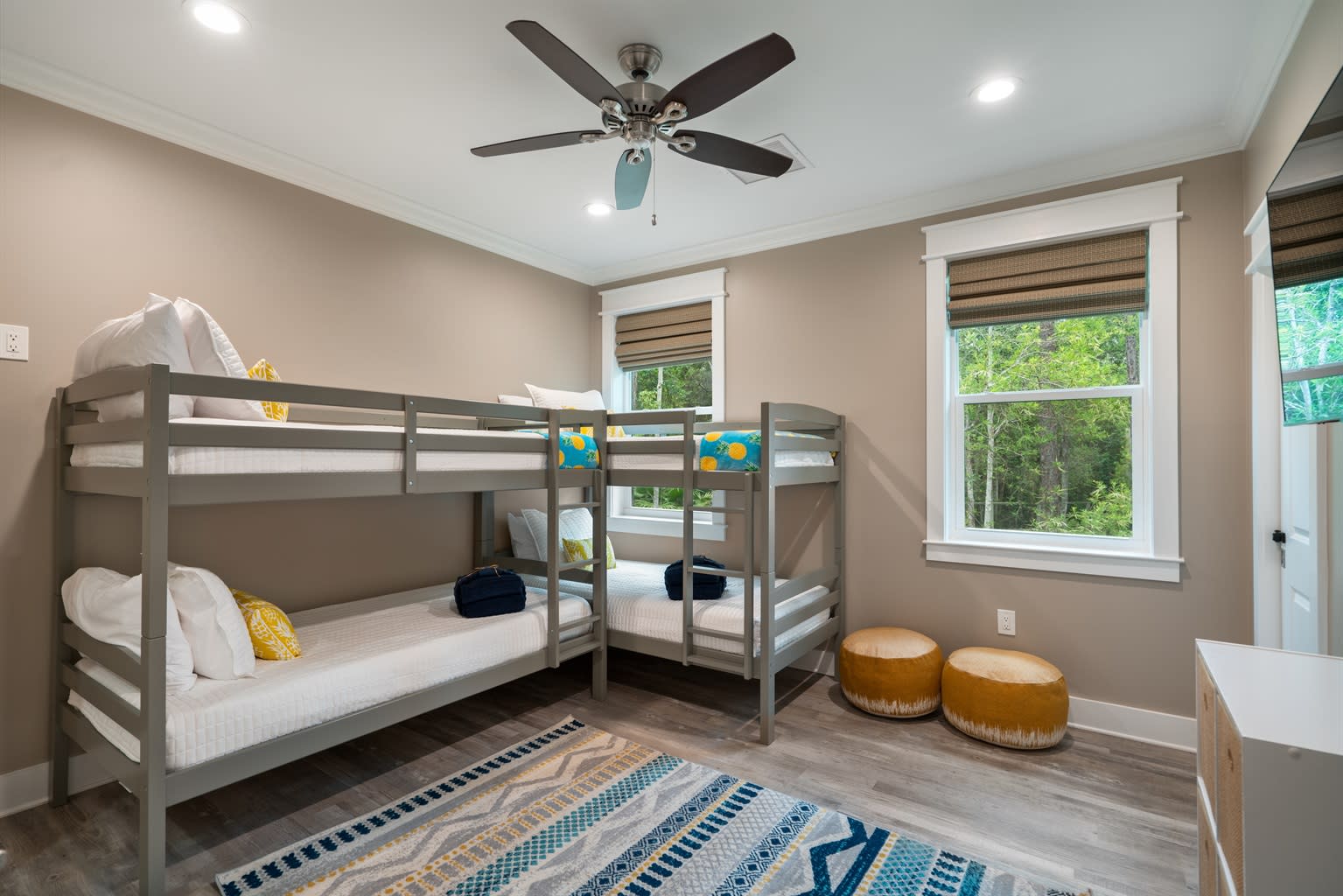 2 Twin Bunk Beds to Sleep 4