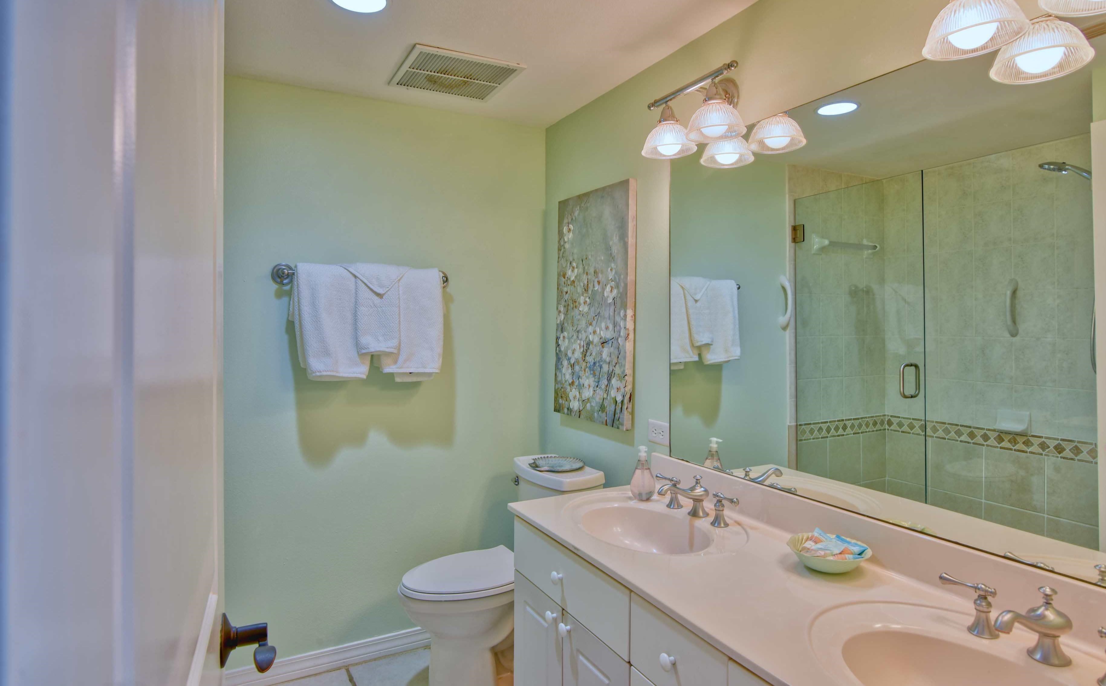 On-suite master bath with walk in shower