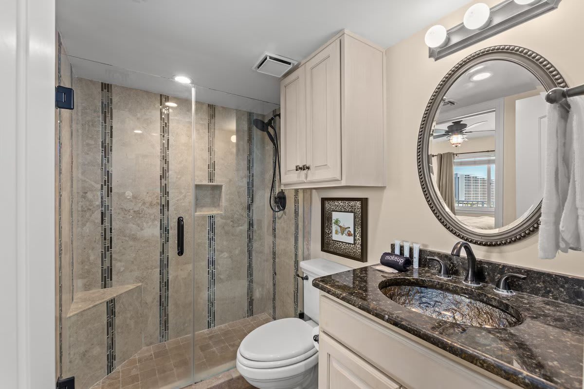 Bathroom entry in 2nd King Bedroom. French L&rsquo;Occitane Citrus bath amenities.