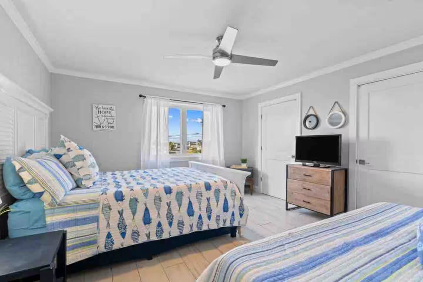 Guest room queen bed then a twin w/twin trundle this room sleeps 4 Views of Thomas drive and the back yard