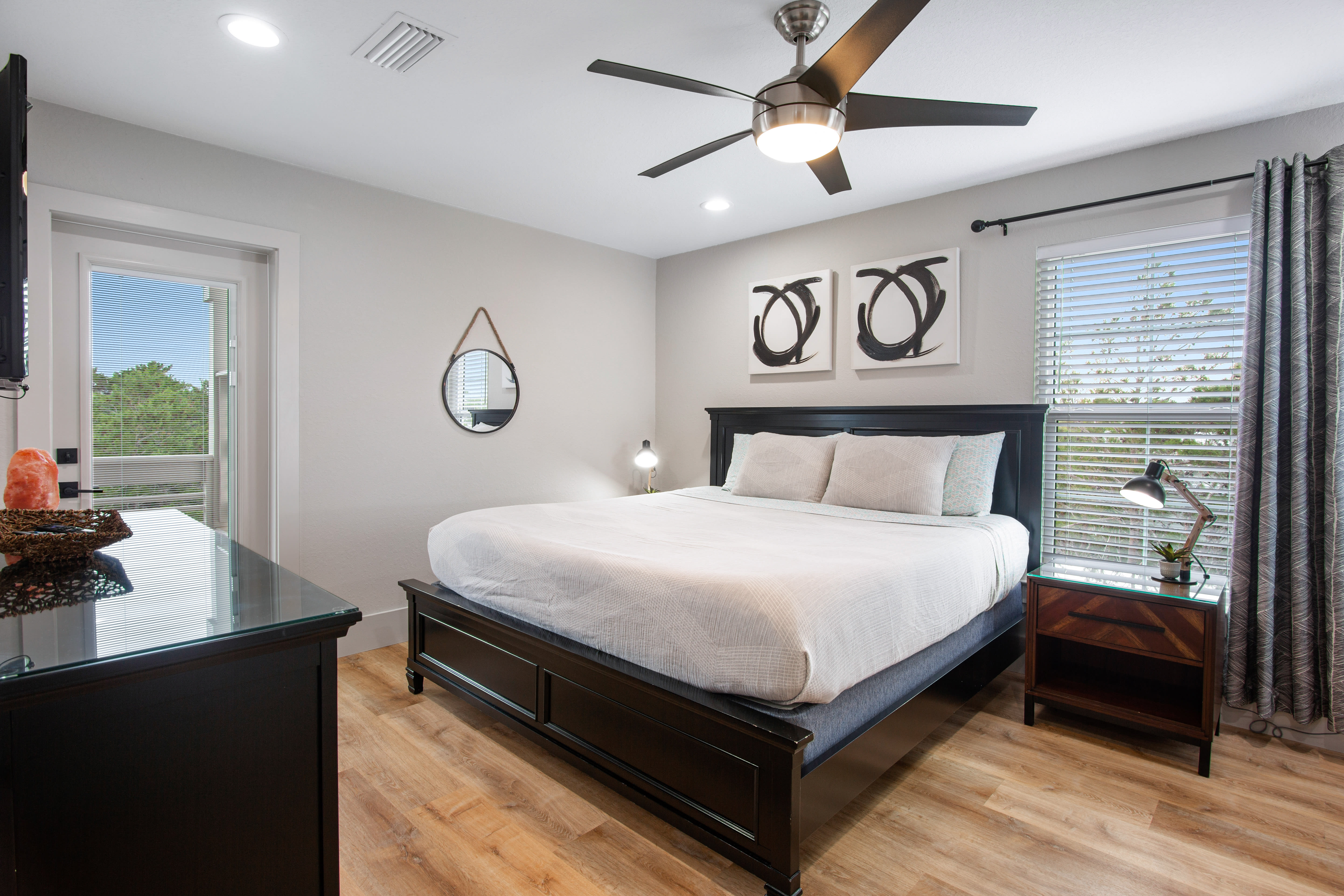 3rd floor king suite with balcony access