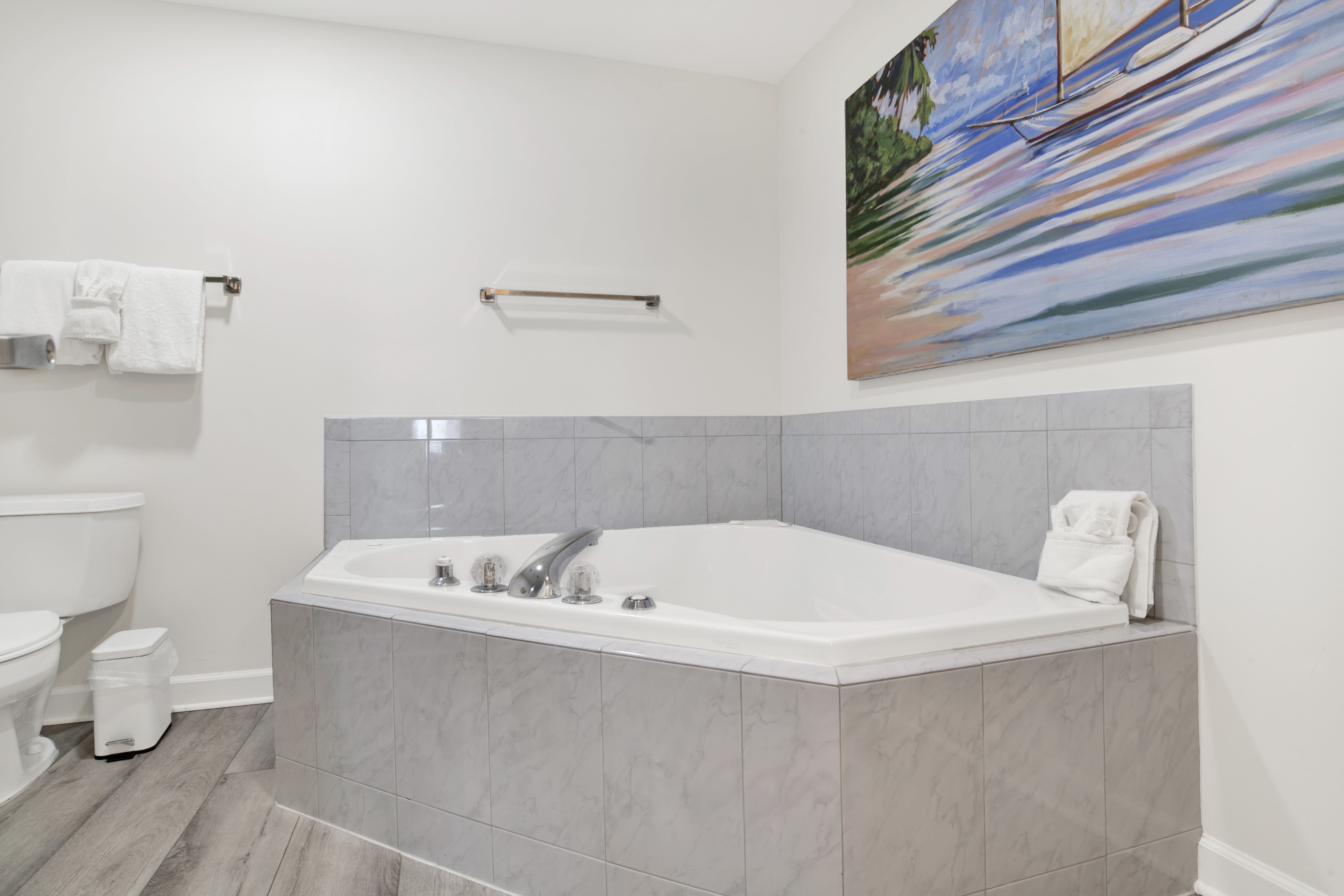 Jetted tub in the primary suite bathroom